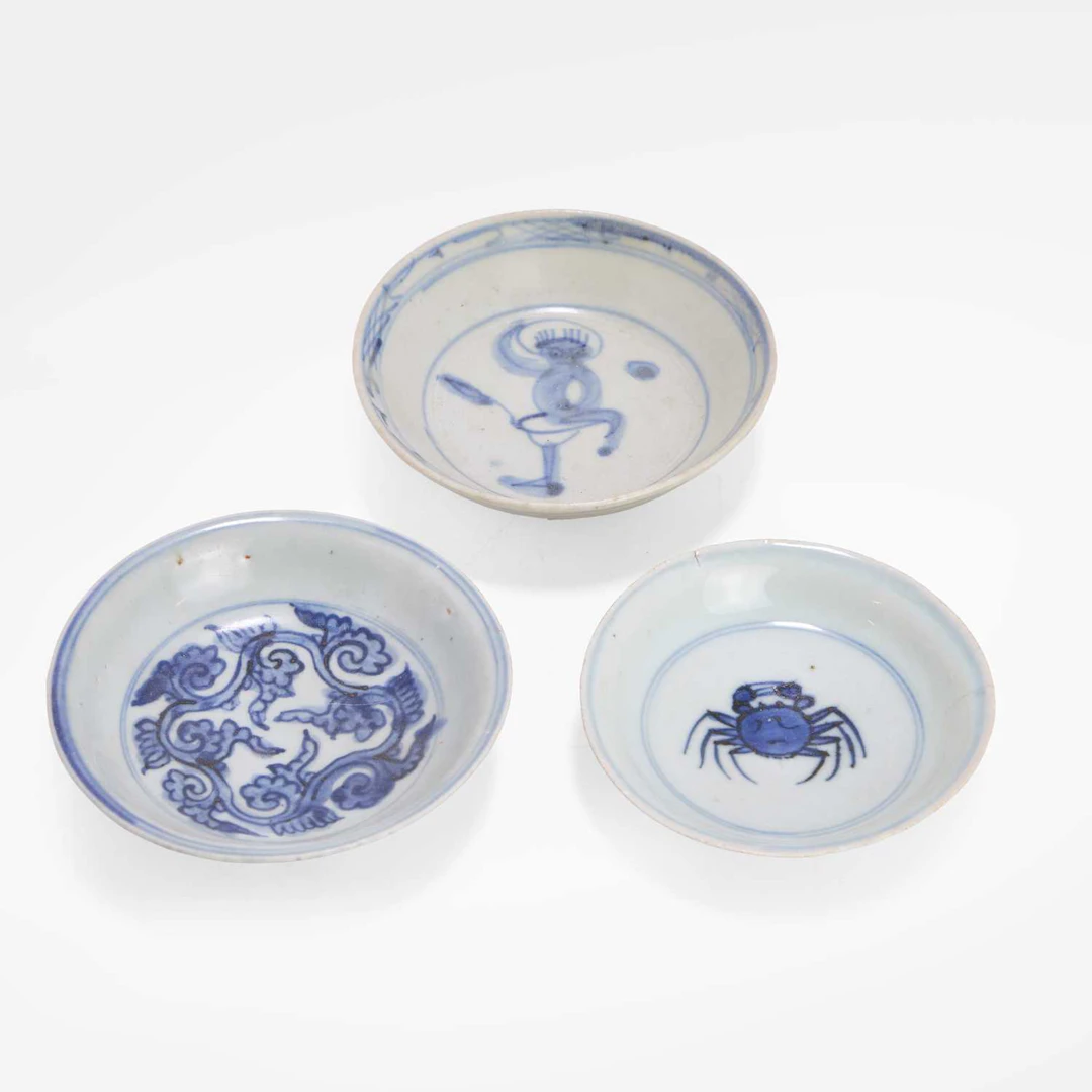 Three Chinese blue and white saucers late Ming dynasty