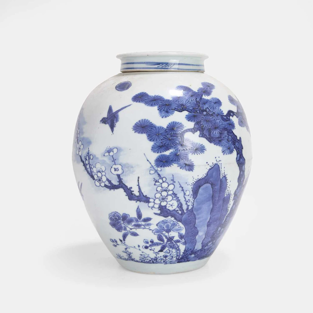 A Chinese blue and white vase and cover Shunzhi (1644-1661)