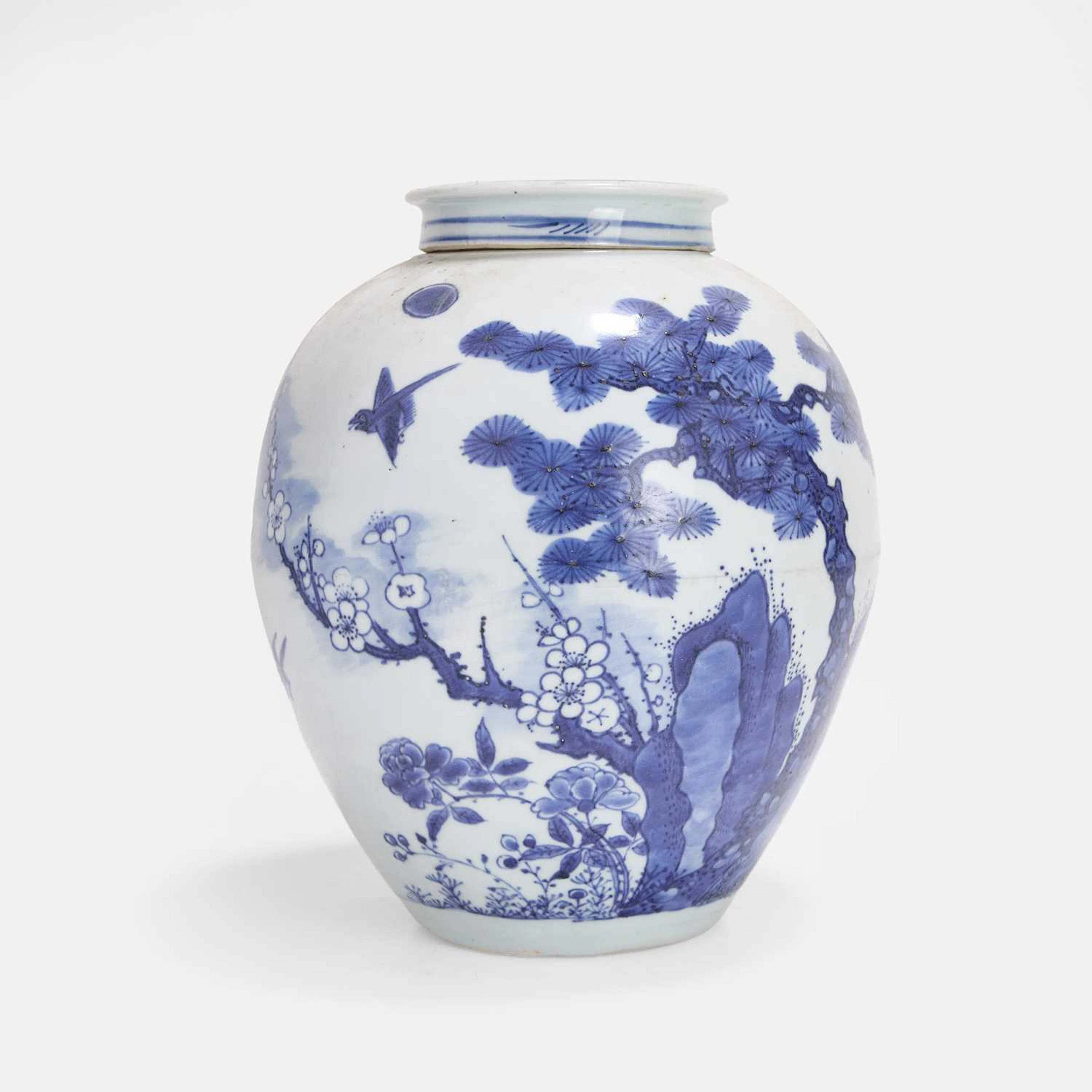 A Chinese blue and white vase and cover Shunzhi (1644-1661)