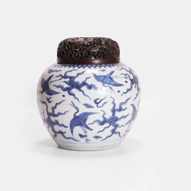 A Chinese blue and white jar Wanli (1573-1620)