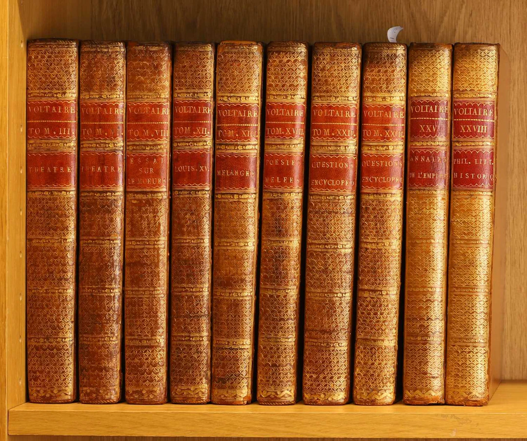 VOLTAIRE (FRANCOIS MARIE AROUET DE): Oeuvres complètes, in 30 Volumes.