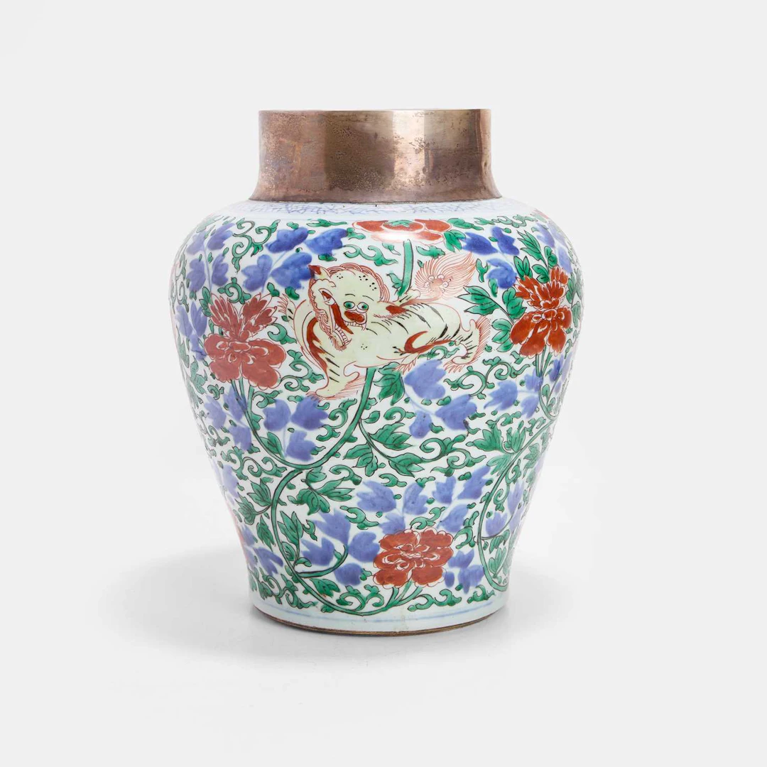A Chinese wucai jar Kangxi (1662-1722)