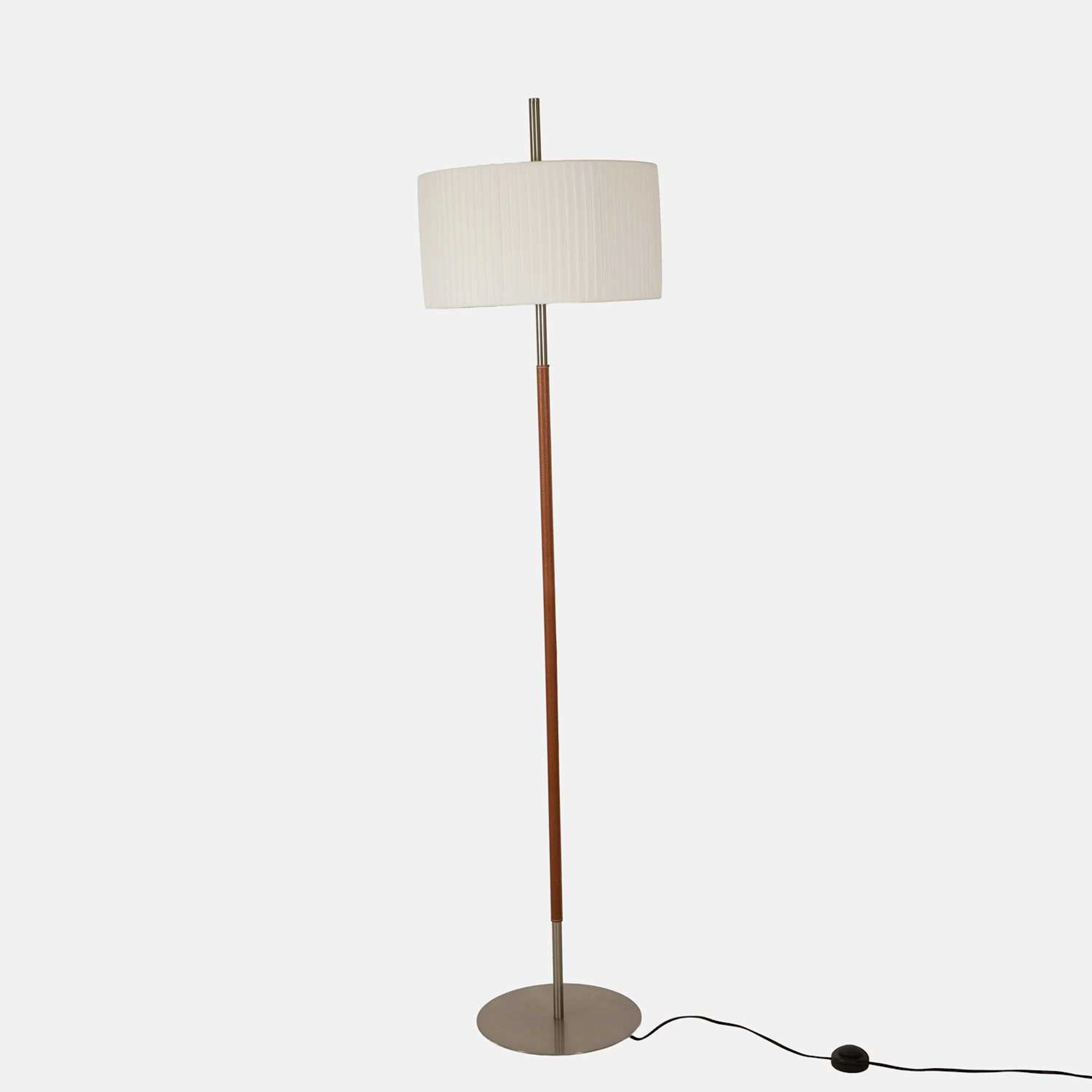 Bover a 'Danona Pie' floor lamp
