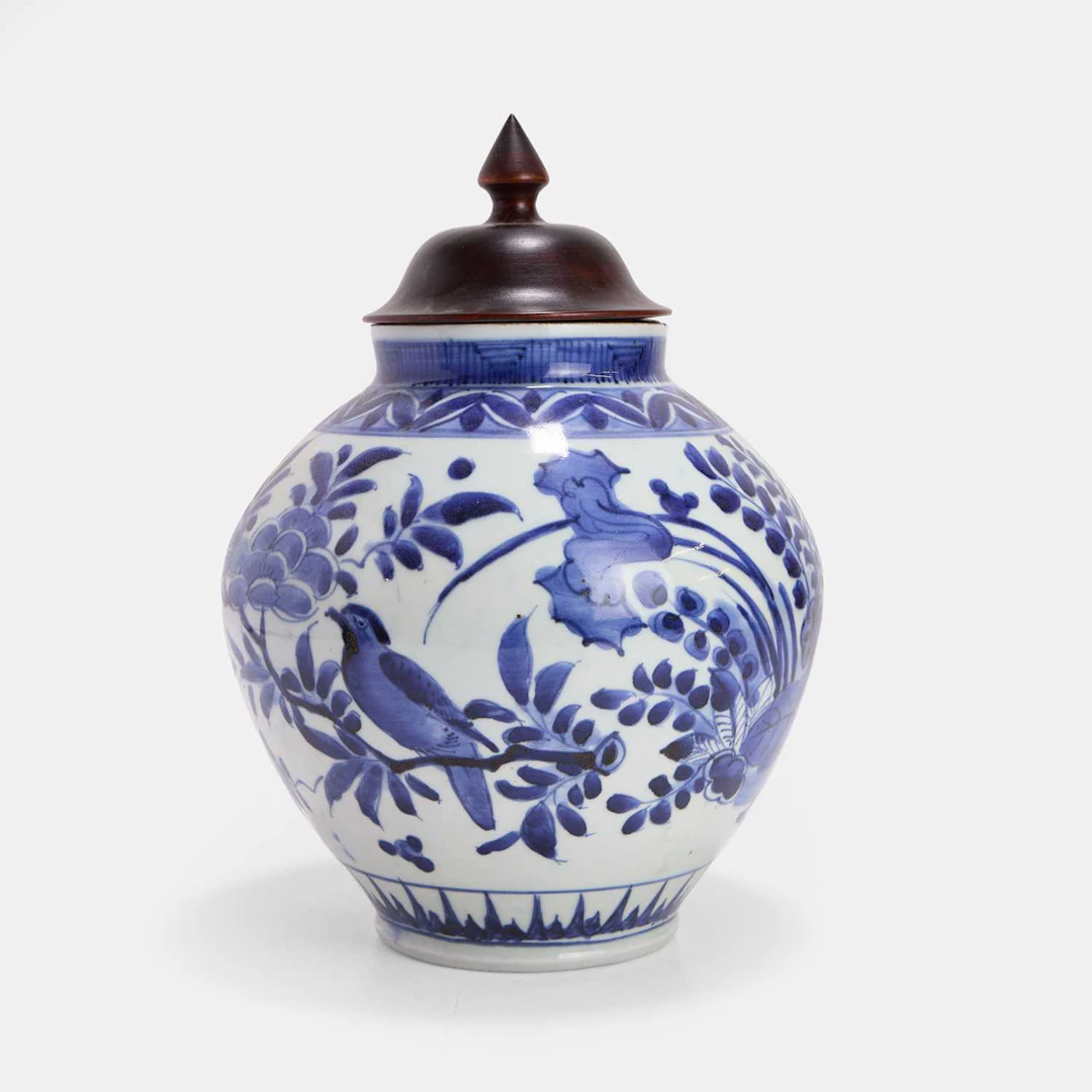A Chinese blue and white jar Qing dynasty (1644-1911)