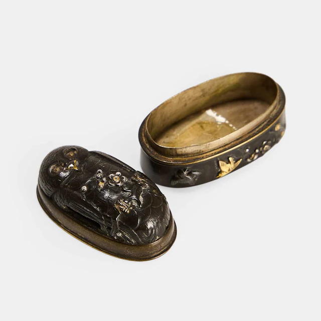 A Japanese shakudo snuffbox 19th century