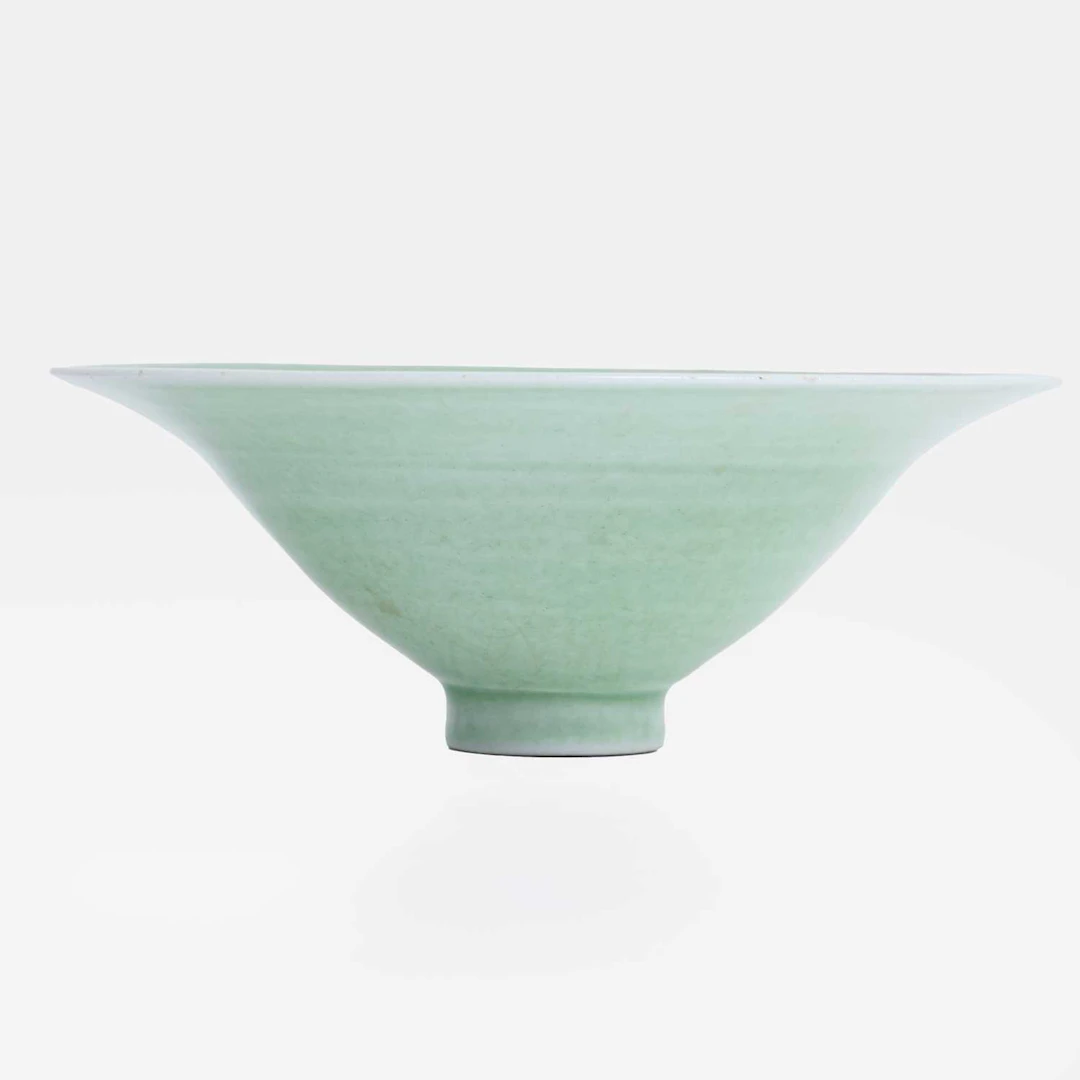 ▲ Colin Pearson (British, 1923-2007) a footed bowl
