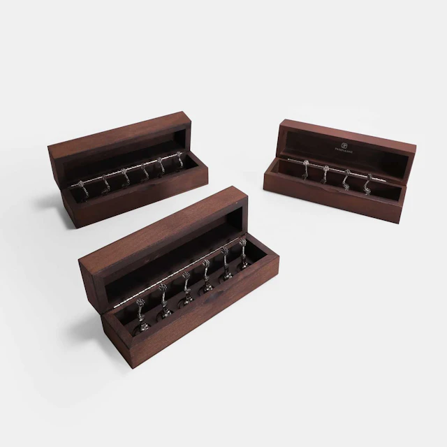 Pampaloni a group of sixteen sterling silver menu holders