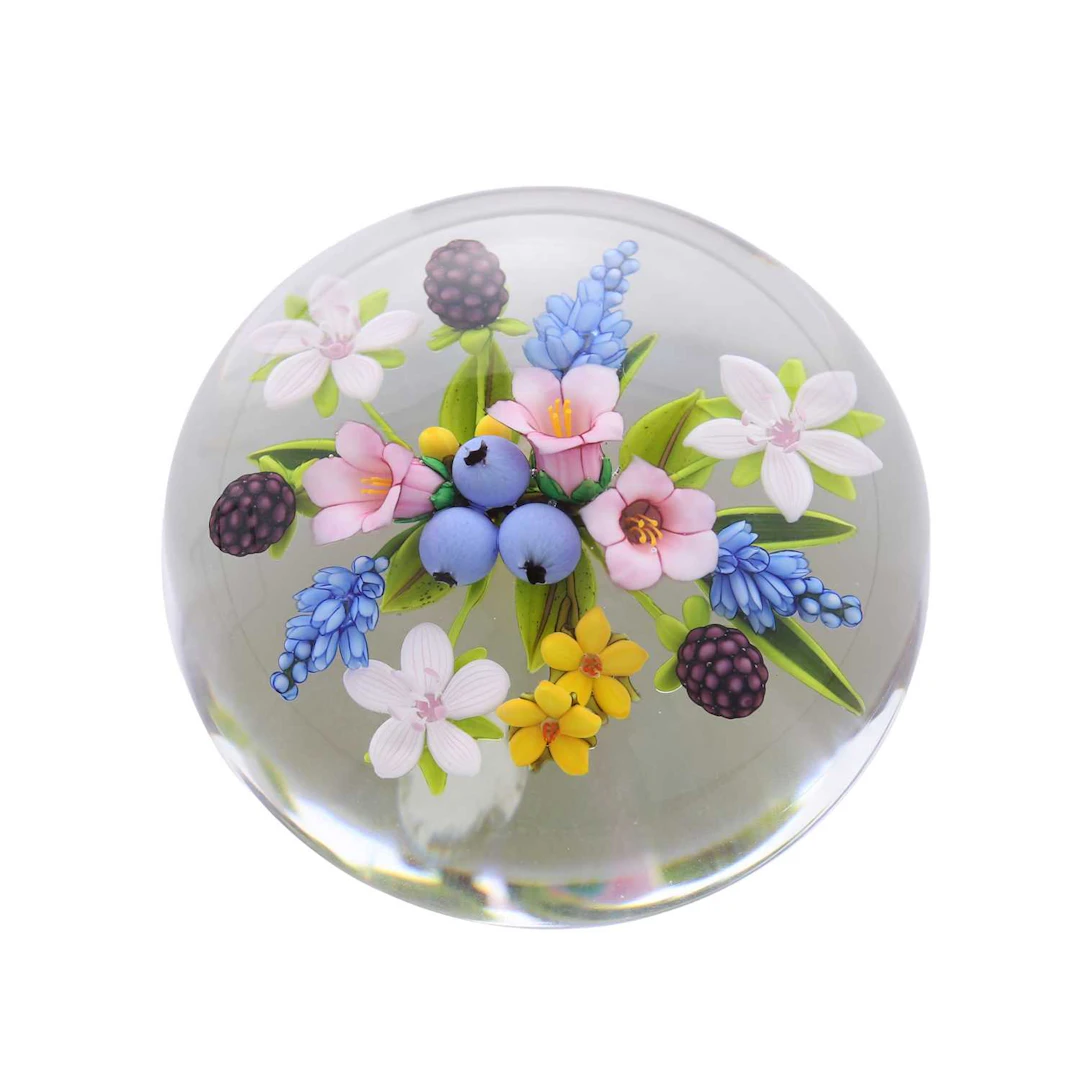 ▲ Andrew Byers (New Zealand, contemporary) a glass bouquet paperweight