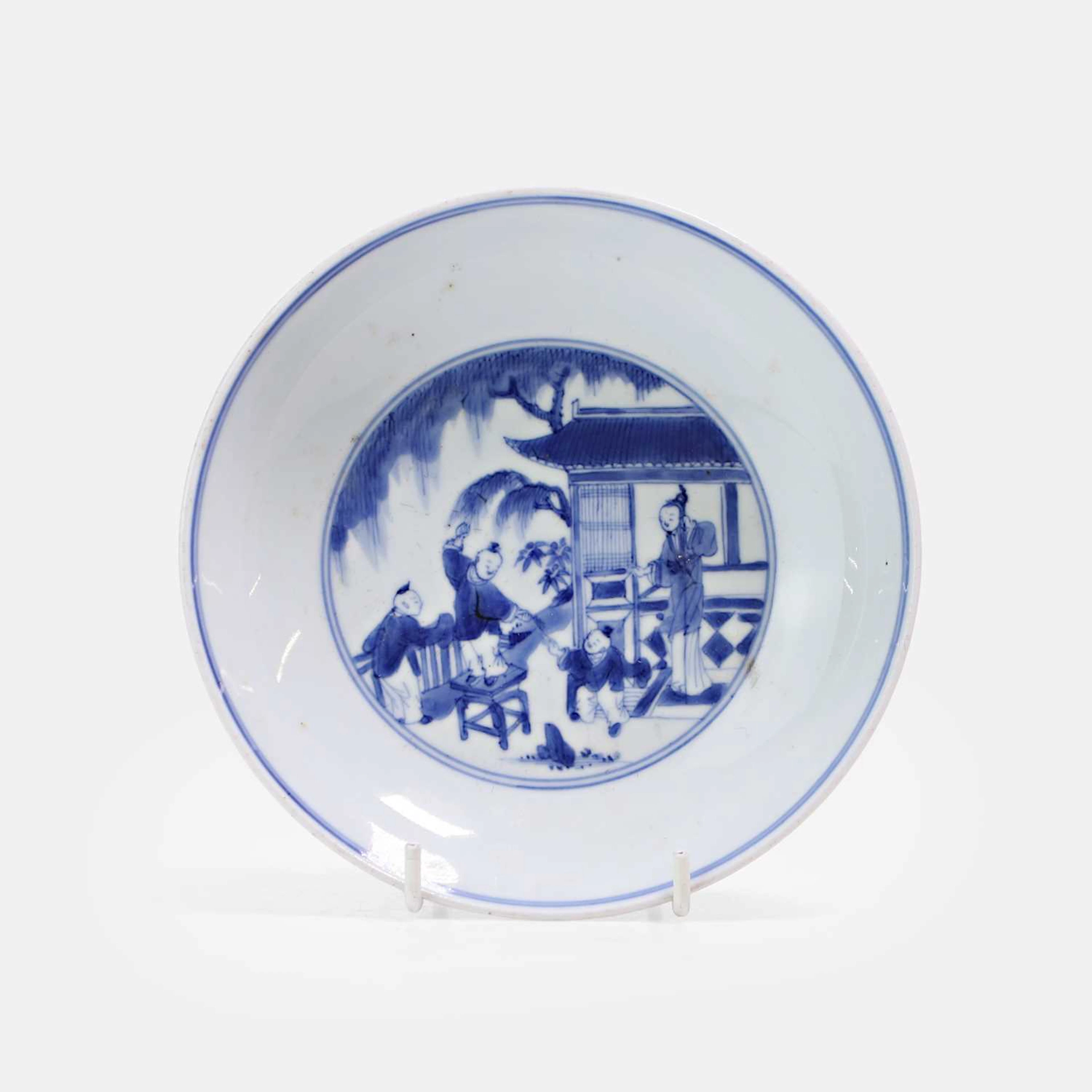 A Chinese blue and white dish Kangxi (1662-1722)