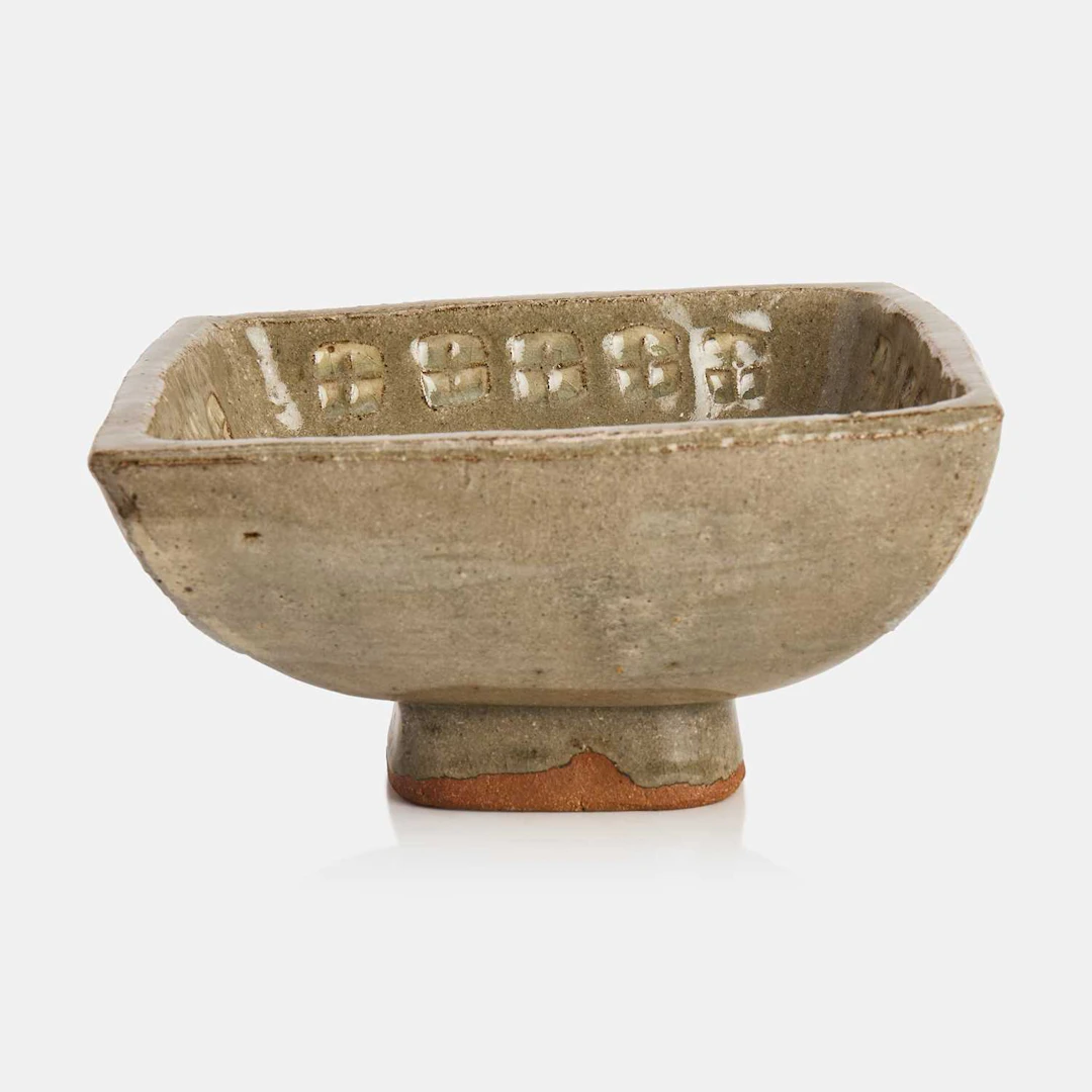 ▲ Janet Leach (American-British, 1918-1997) a pedestal dish