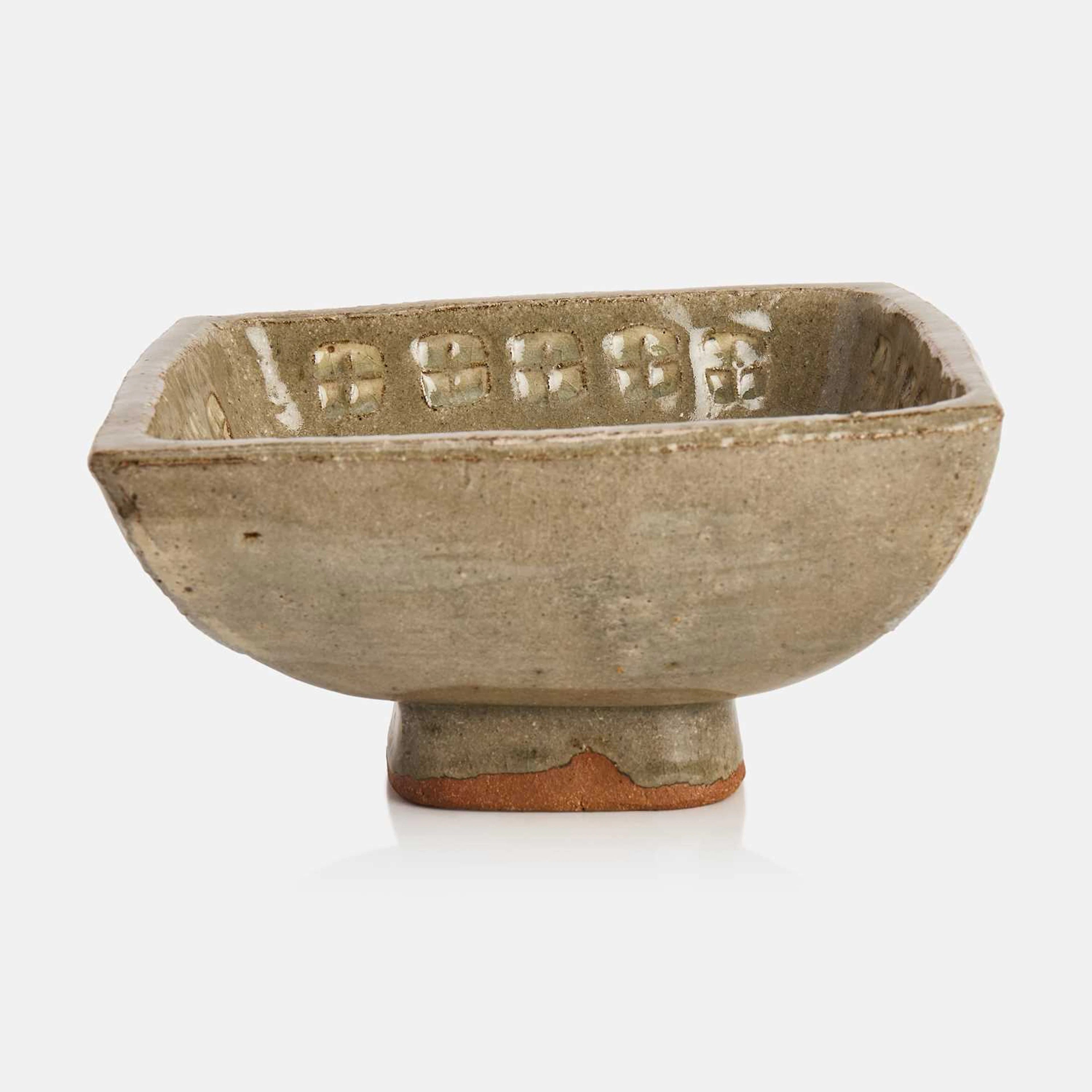 ▲ Janet Leach (American-British, 1918-1997) a pedestal dish
