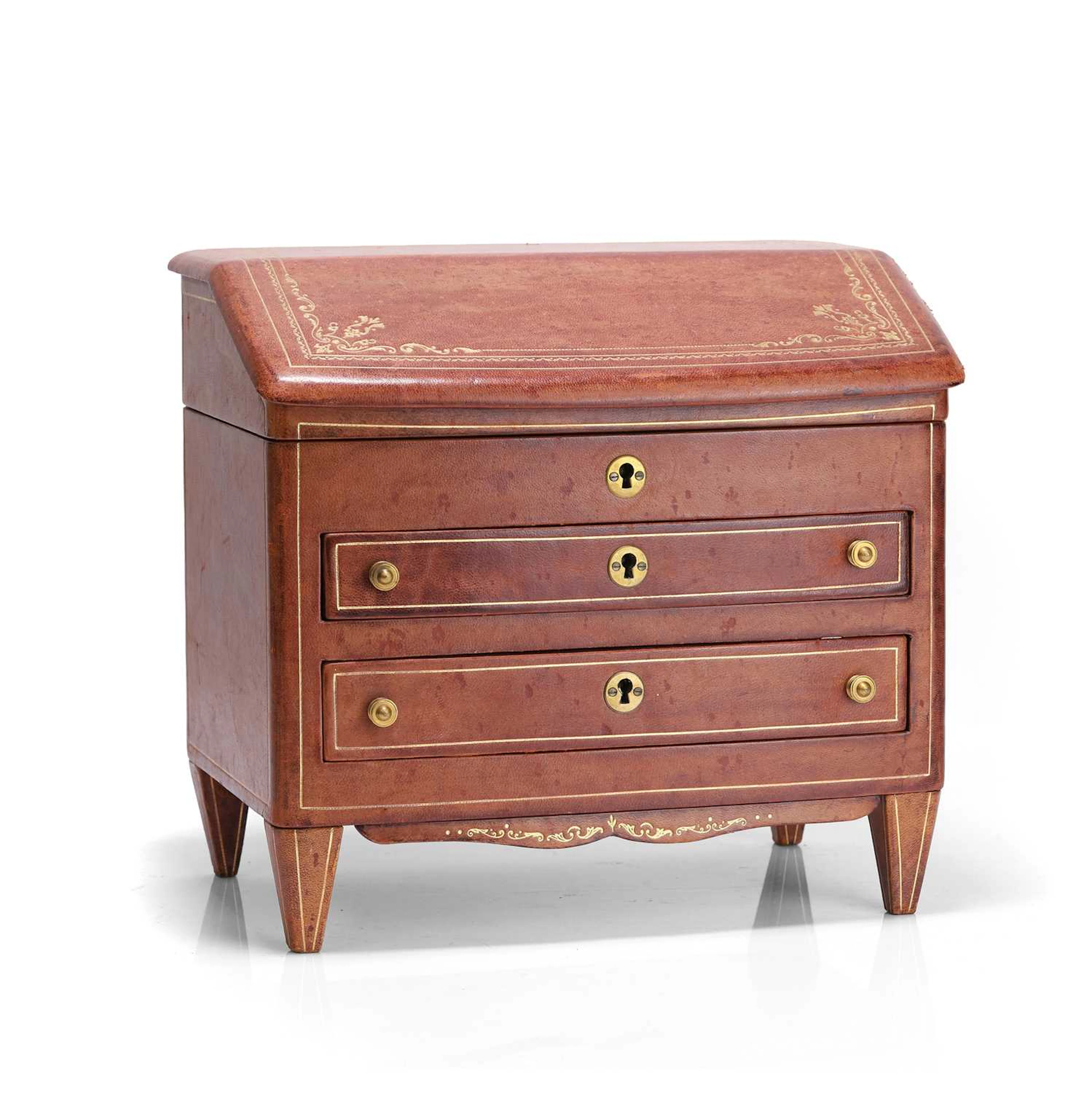 A leather jewellery box 20th century