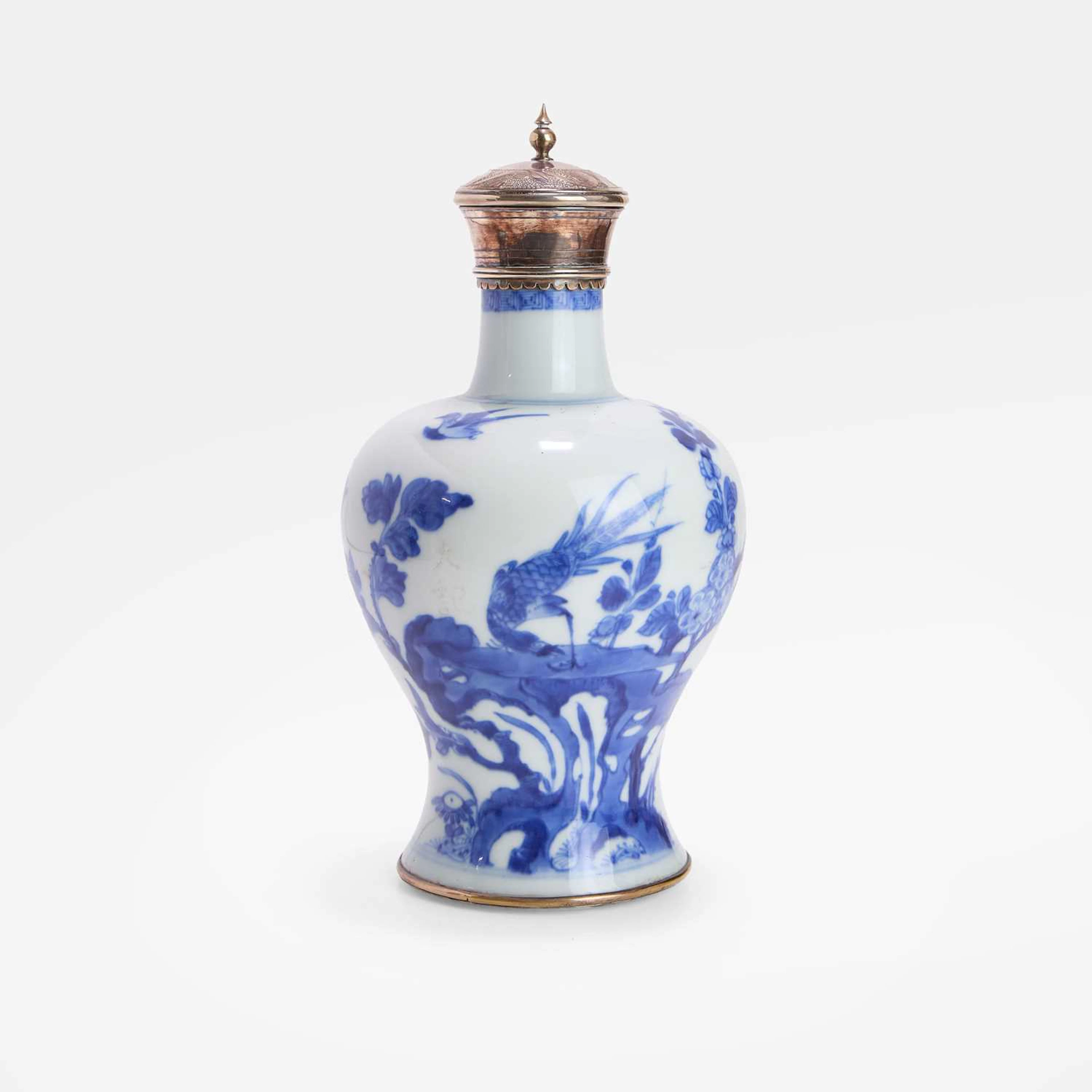 A Chinese blue and white vase Kangxi (1662-1722)