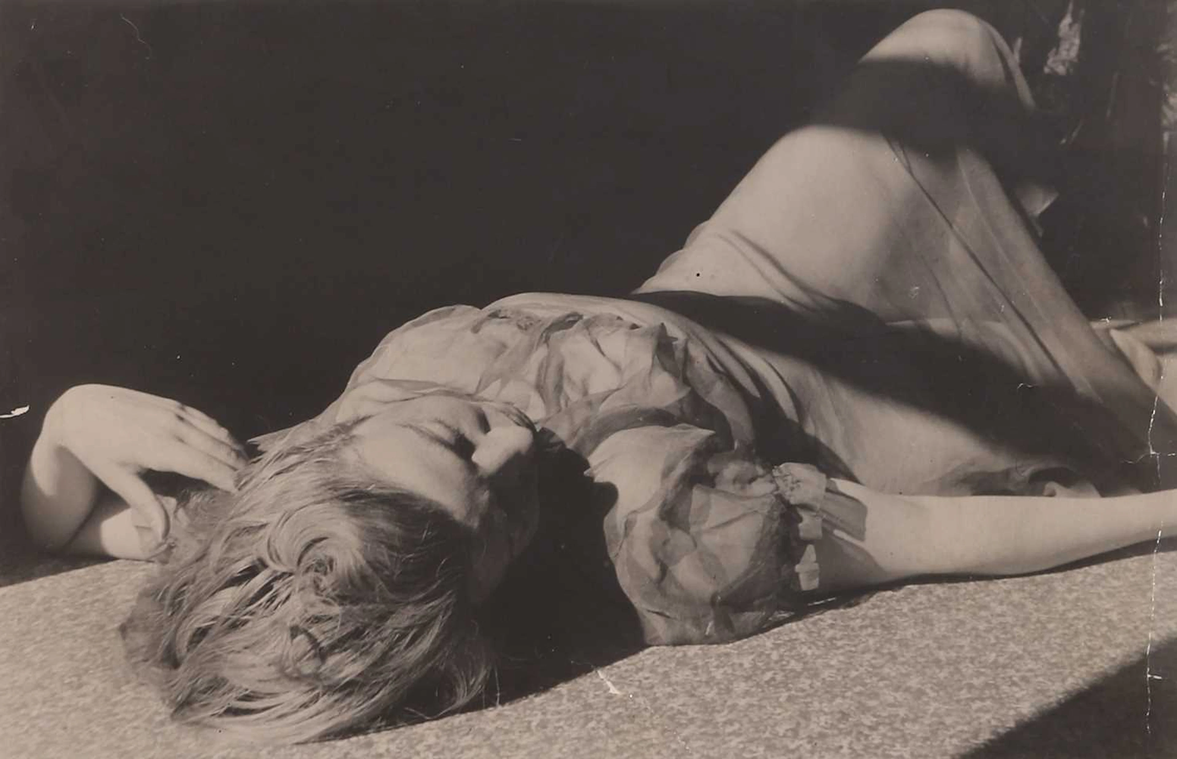 ▲ Joseph Bard (Hungarian, 1882-1975) Eileen Agar lying on a carpet, 1938