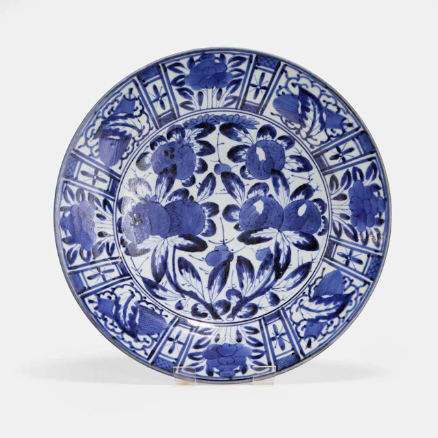 A Japanese Arita Kraak-type blue and white charger late 17th century