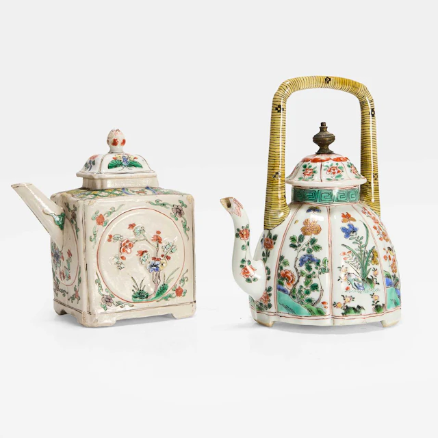 Two Chinese famille verte teapots Kangxi (1662-1722)