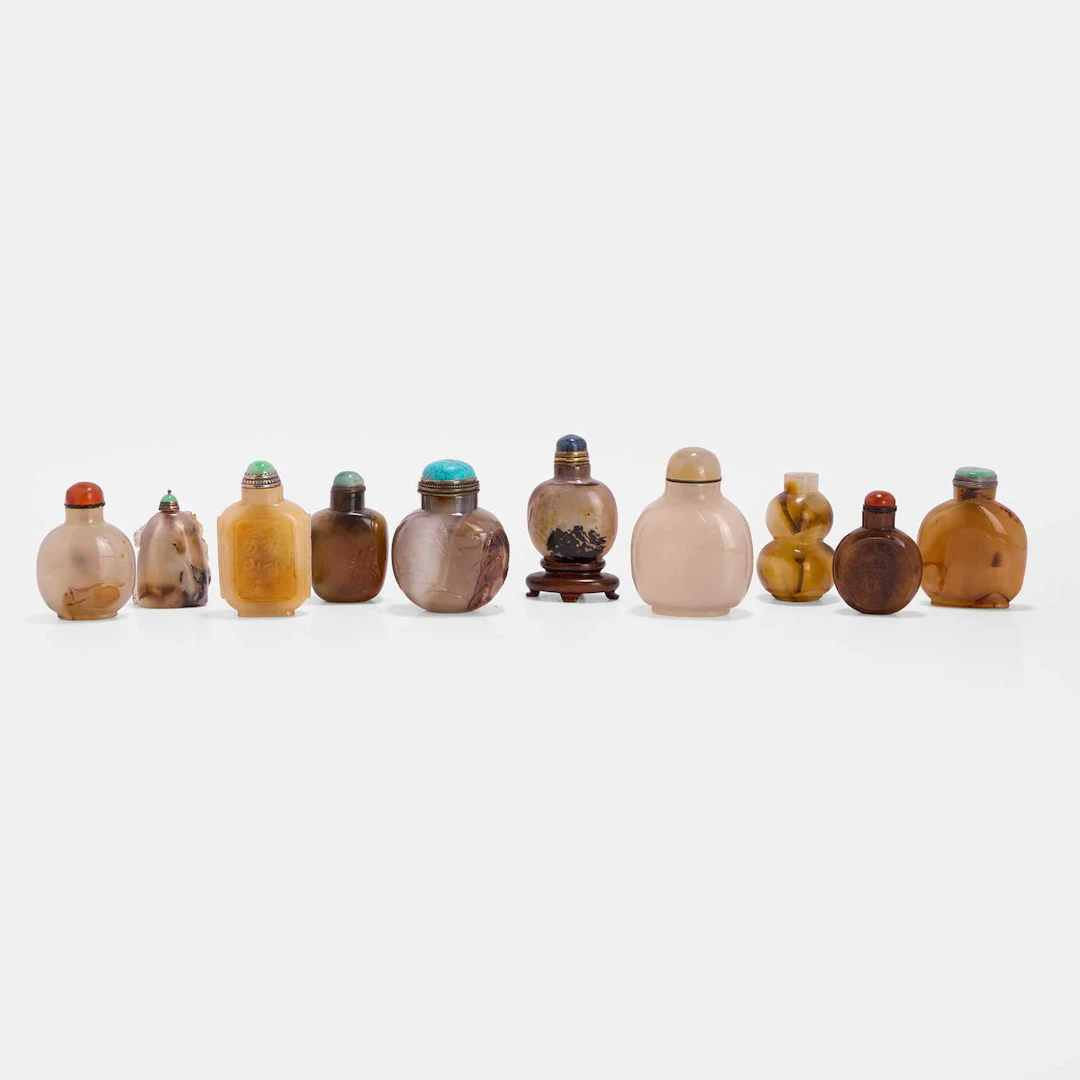 A collection of Chinese agate snuff bottles 19th-20th century