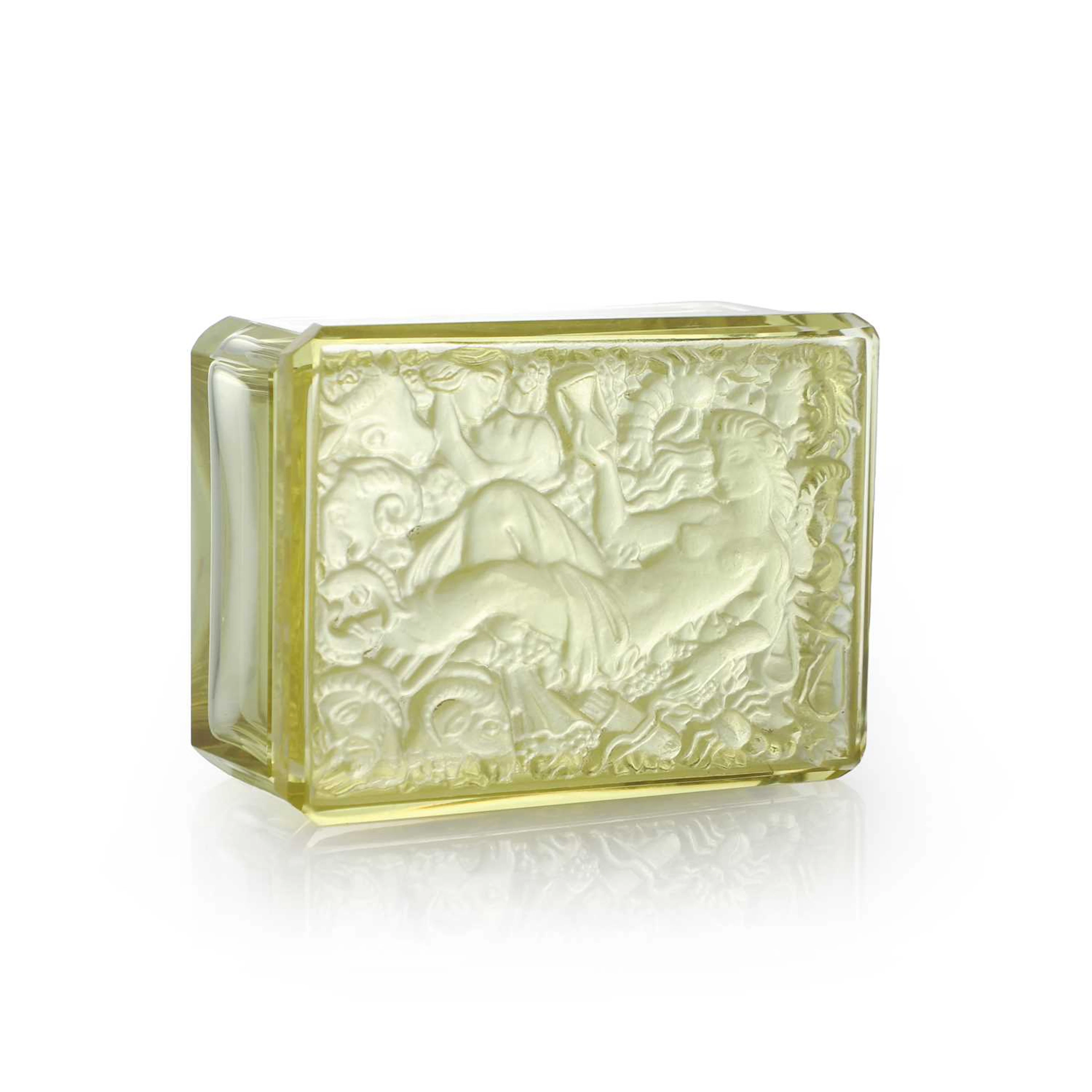 A Jablonec glass box and cover. mid-20th century, Czech