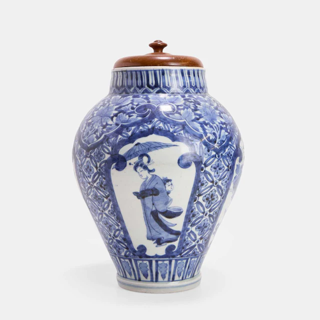 A Japanese Arita blue and white vase Edo period (1603-1868)