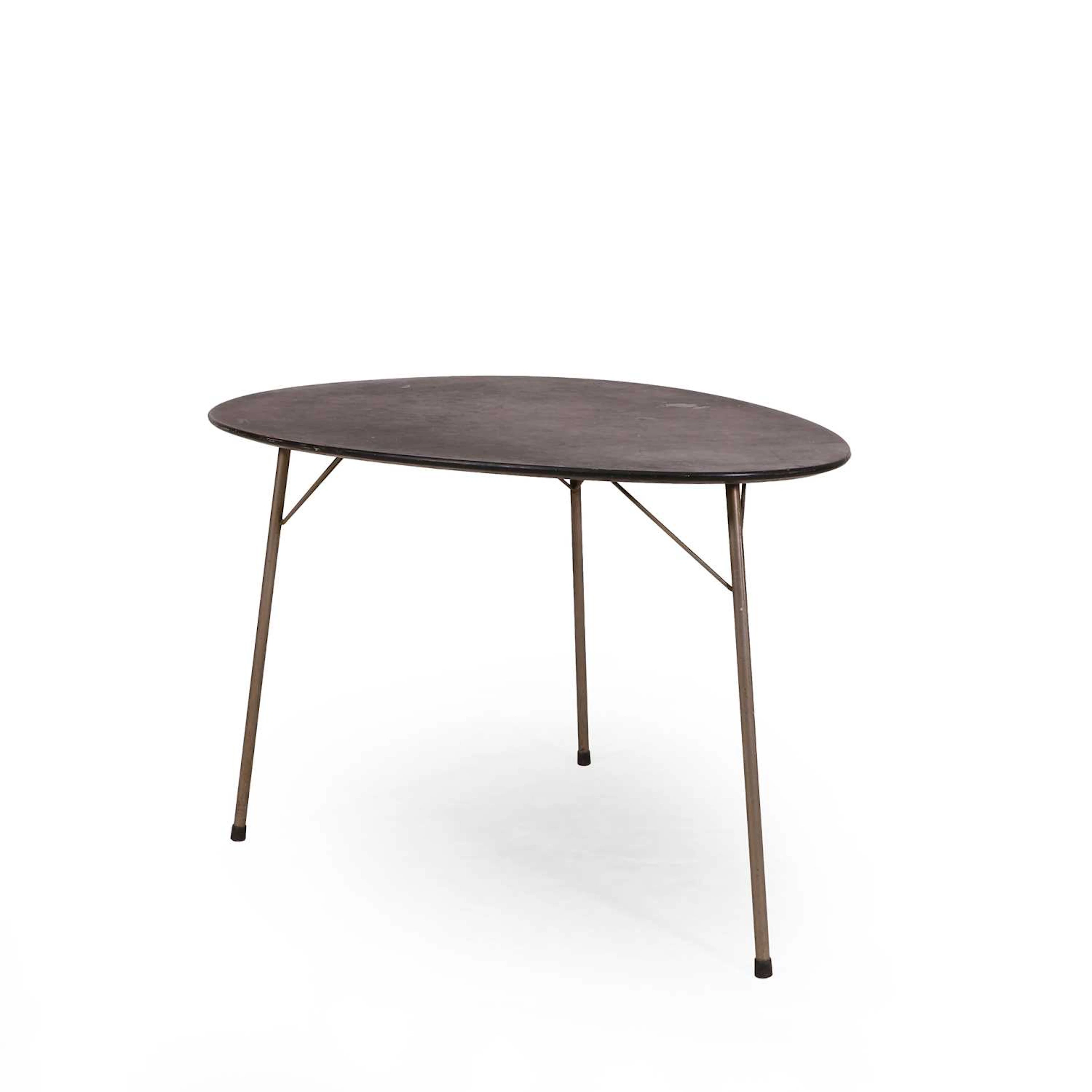 Arne Jacobsen (Danish, 1902-1971) for Fritz Hansen an 'Egg' dining table
