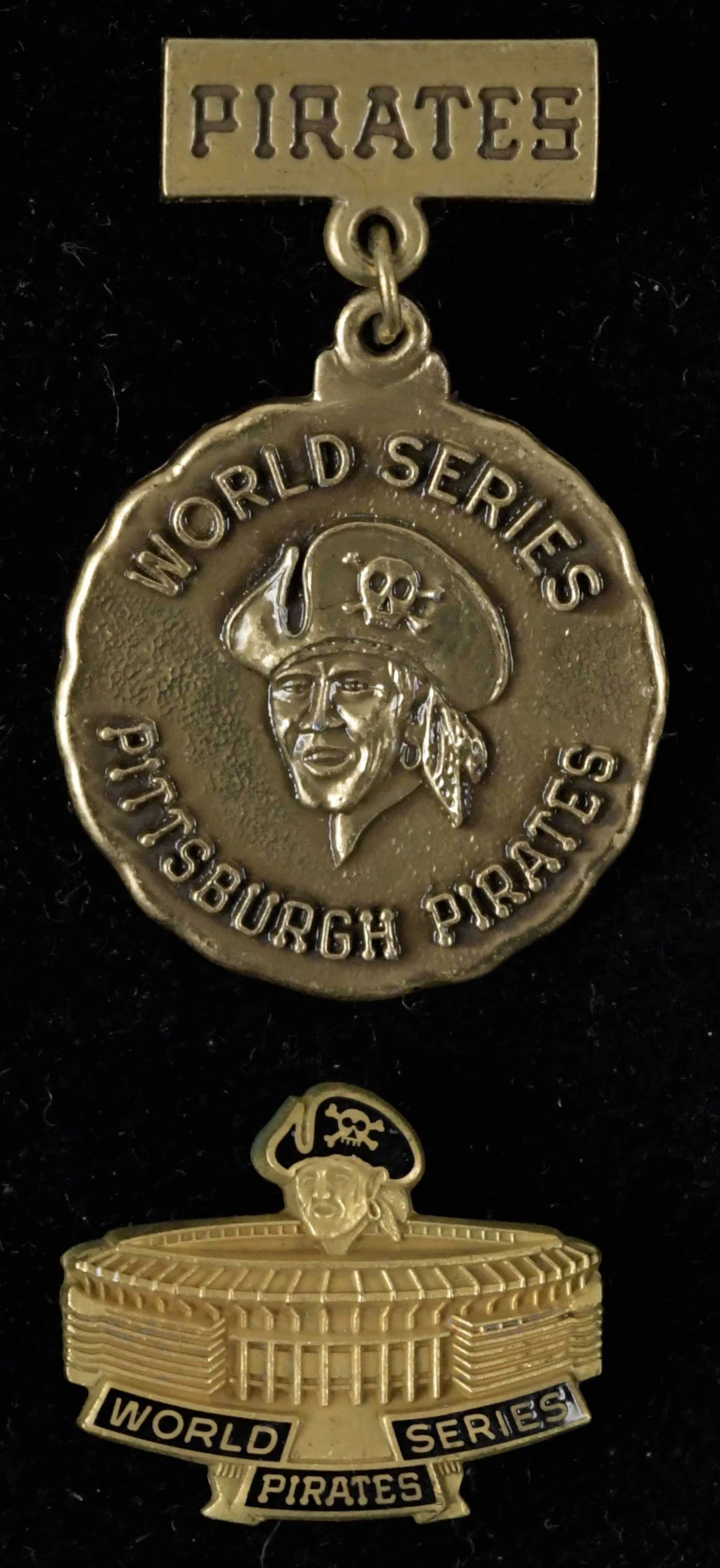Pittsburgh Pirates 1971 and 1979 World Series press pins (NM-NM/MT)