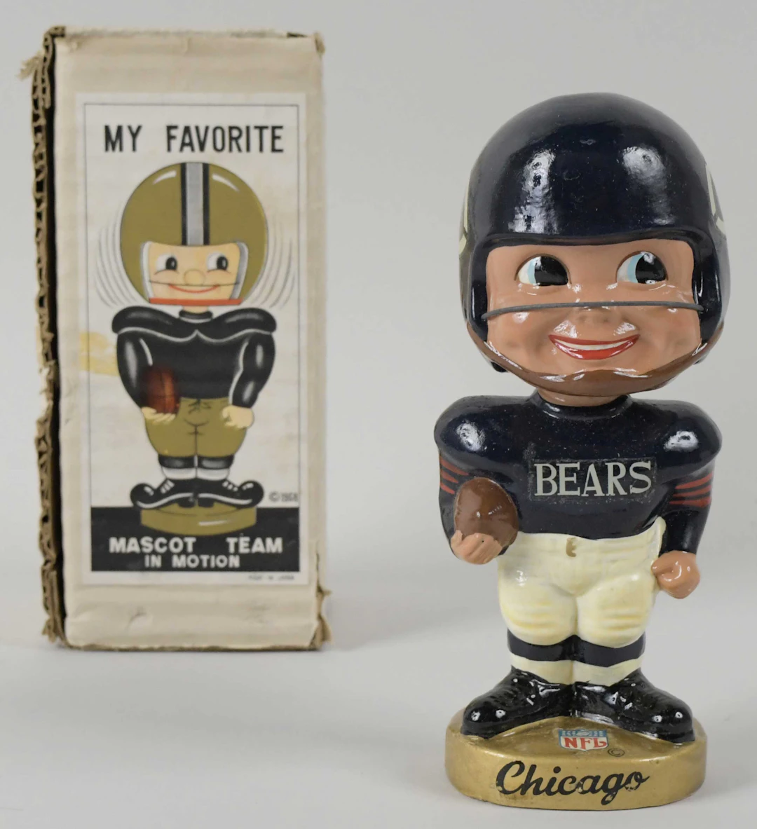 "High-grade Chicago Bears souvenir nodder with original box