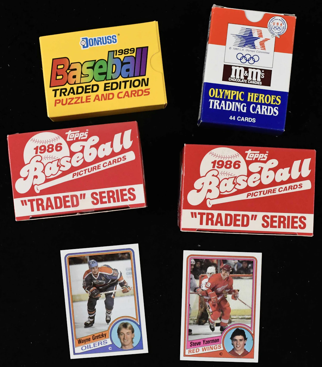 Lot of (17) 1980s-90s hockey complete sets and 1980s...