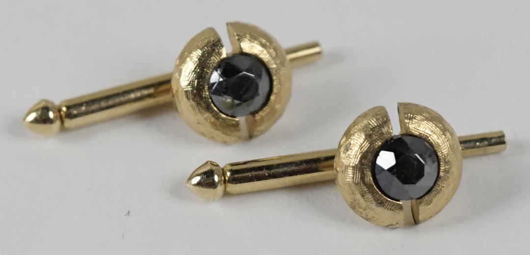 "Willie Mays' personal 11K gold cufflinks with single...