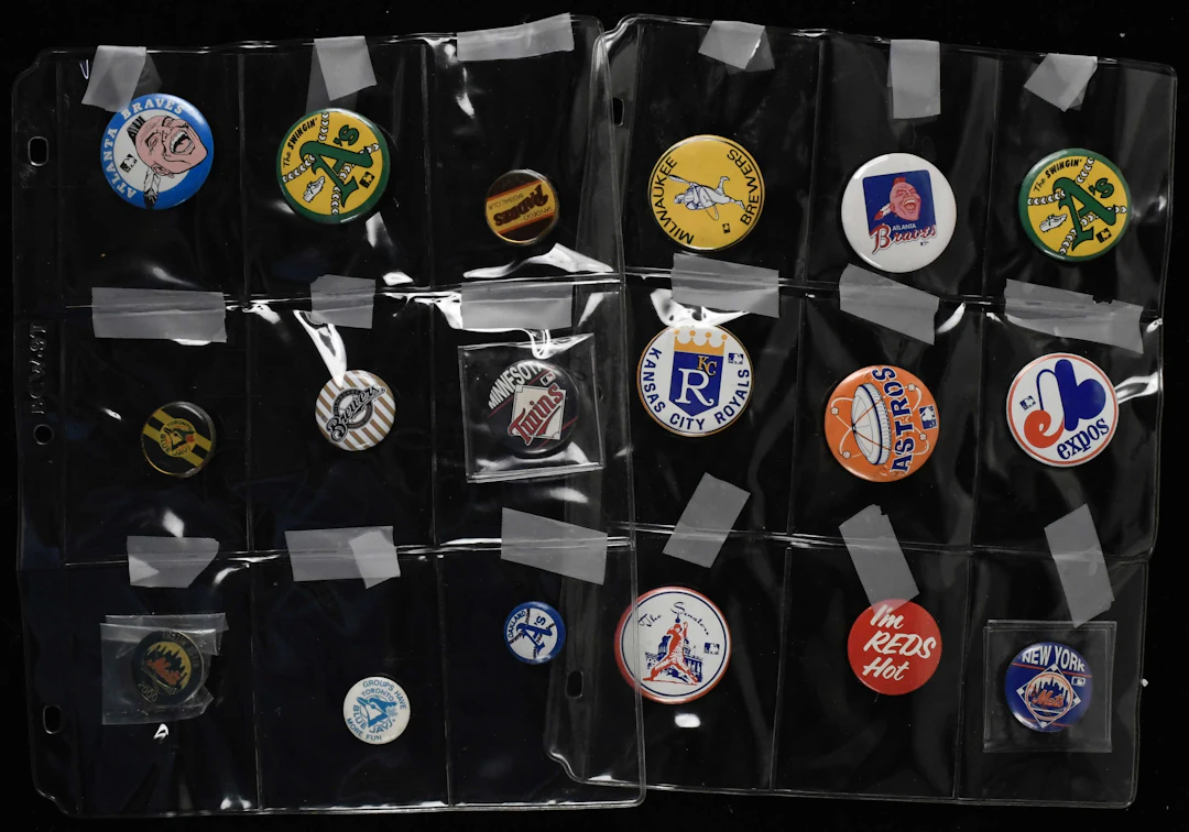 "Lot of (39) baseball pins (VG/EX-NM/MT)