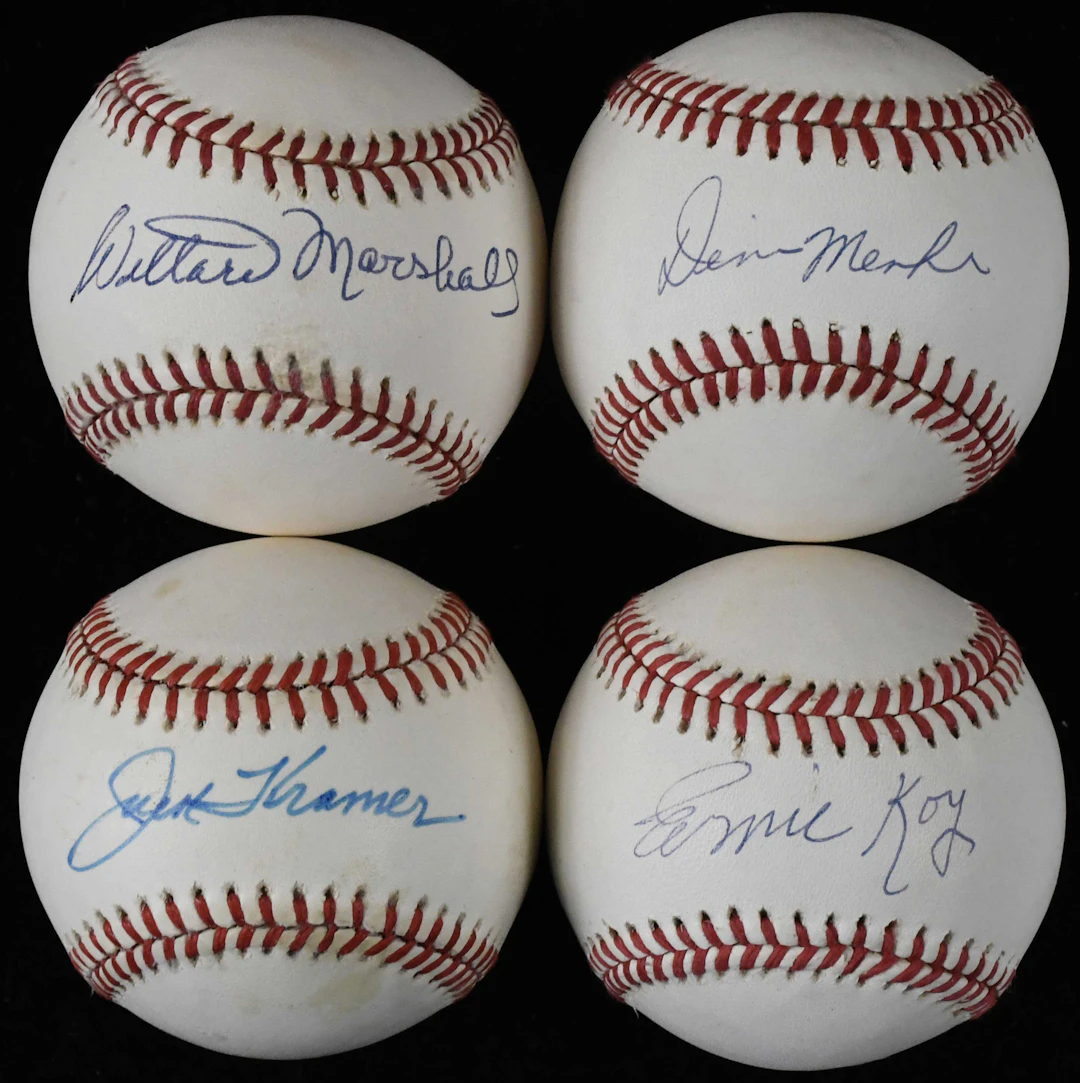 "Lot of (12) signed baseballs (VG-NM/MT)