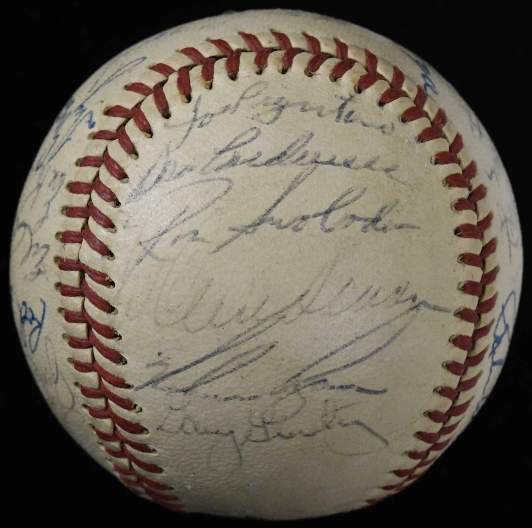 "1969 World Series champion New York Mets team signed baseball - JSA (EX)