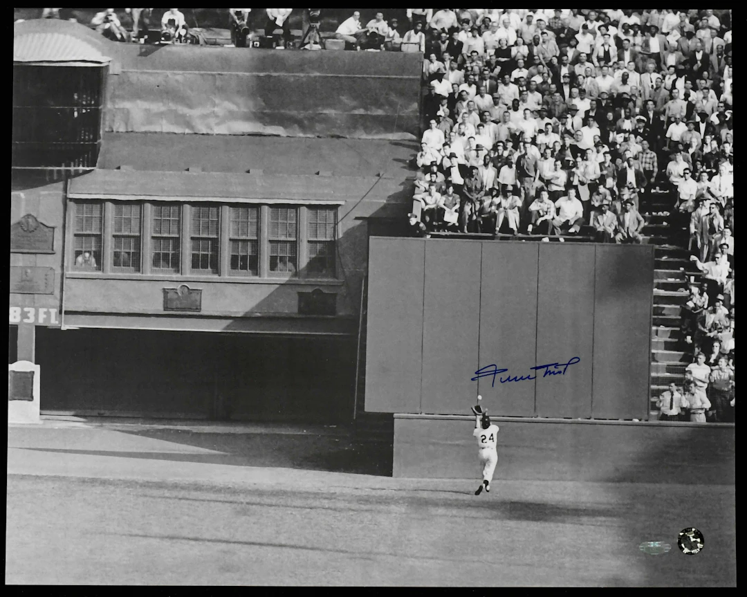 "Willie Mays signed 16""x20"" photograph - Steiner (NM)