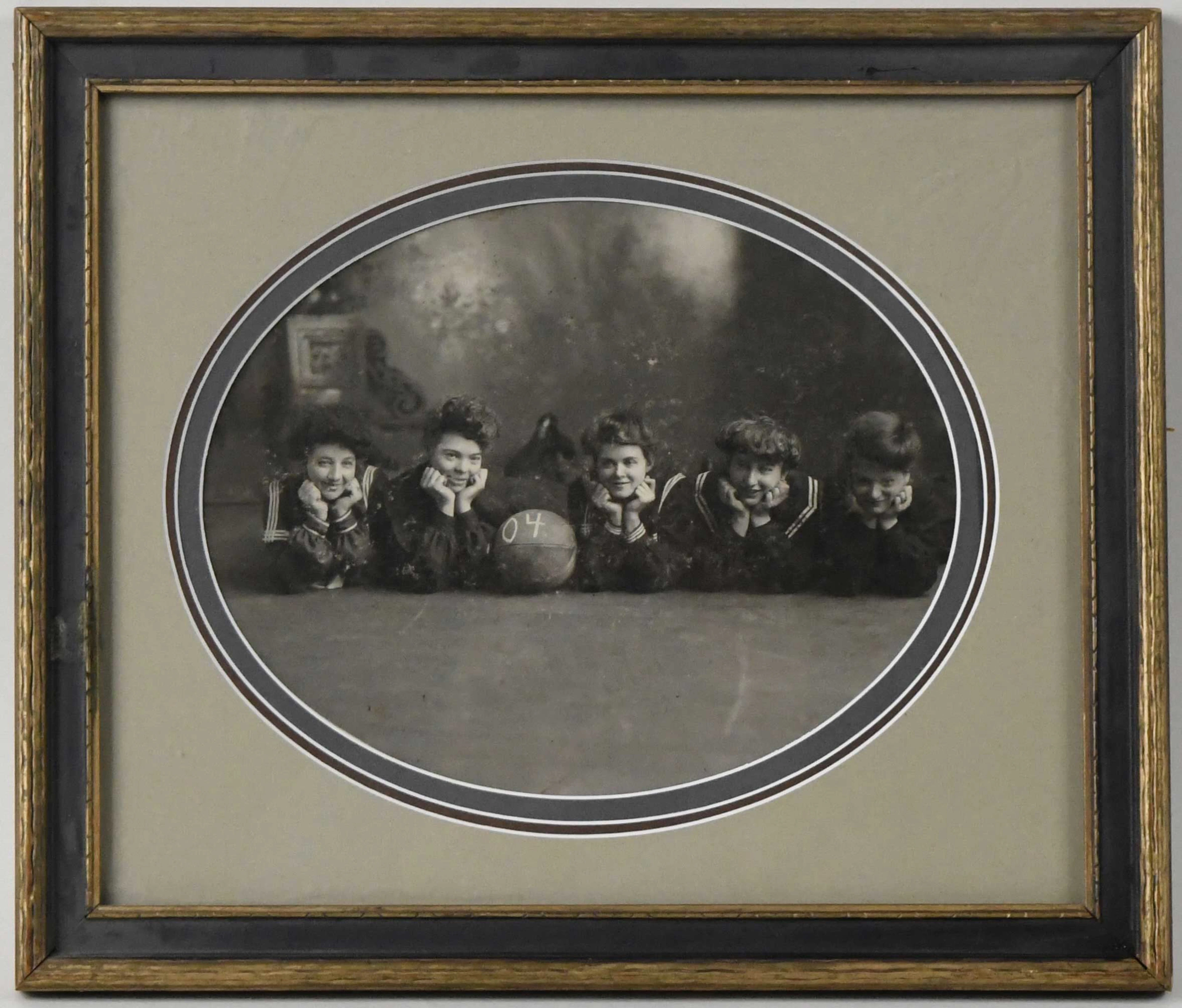 "1904 ladies basketball team photograph (EX/MT framed)