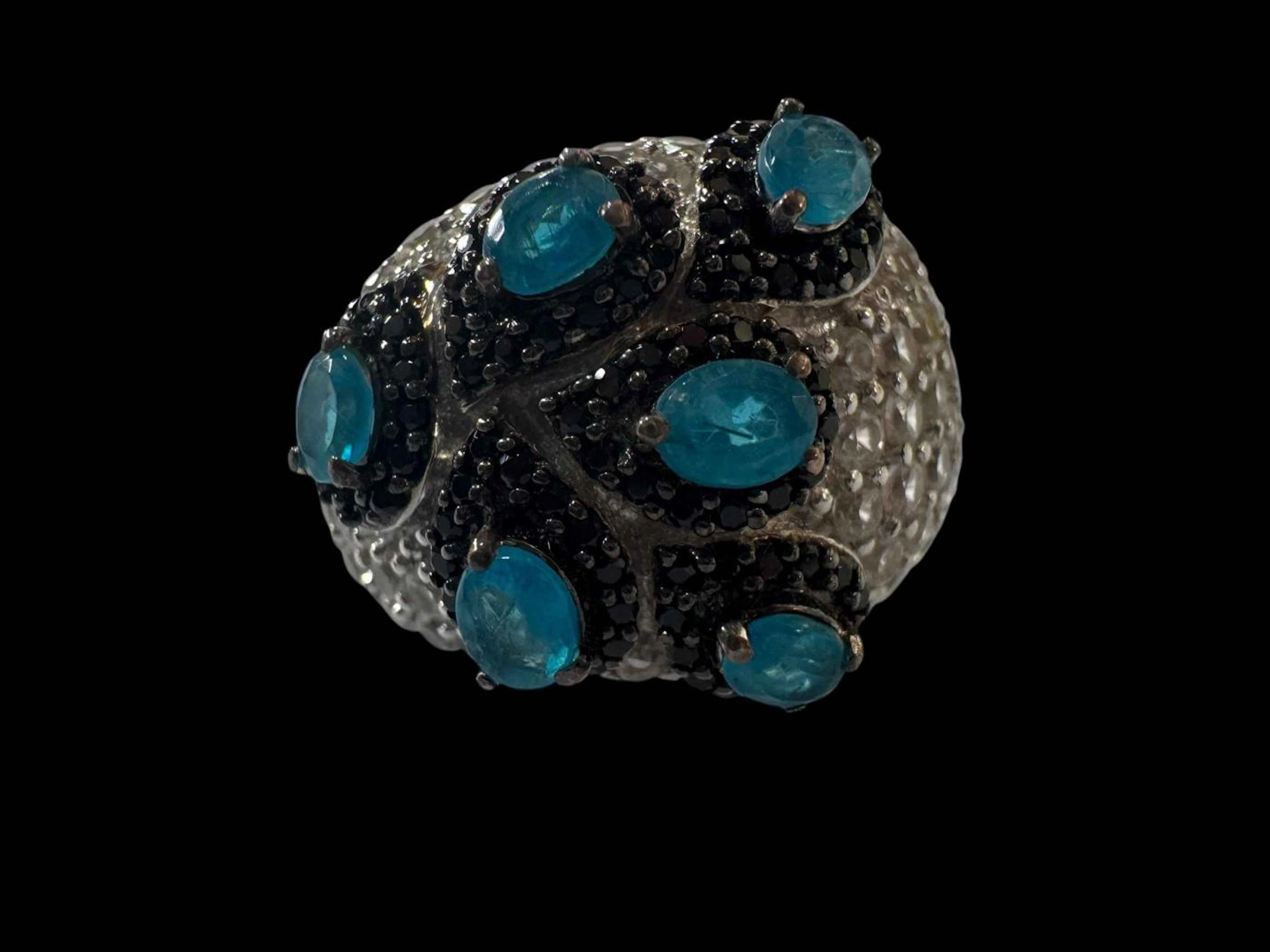 Silver dress ring set with zircon, neon apatite and black spinel, size S.