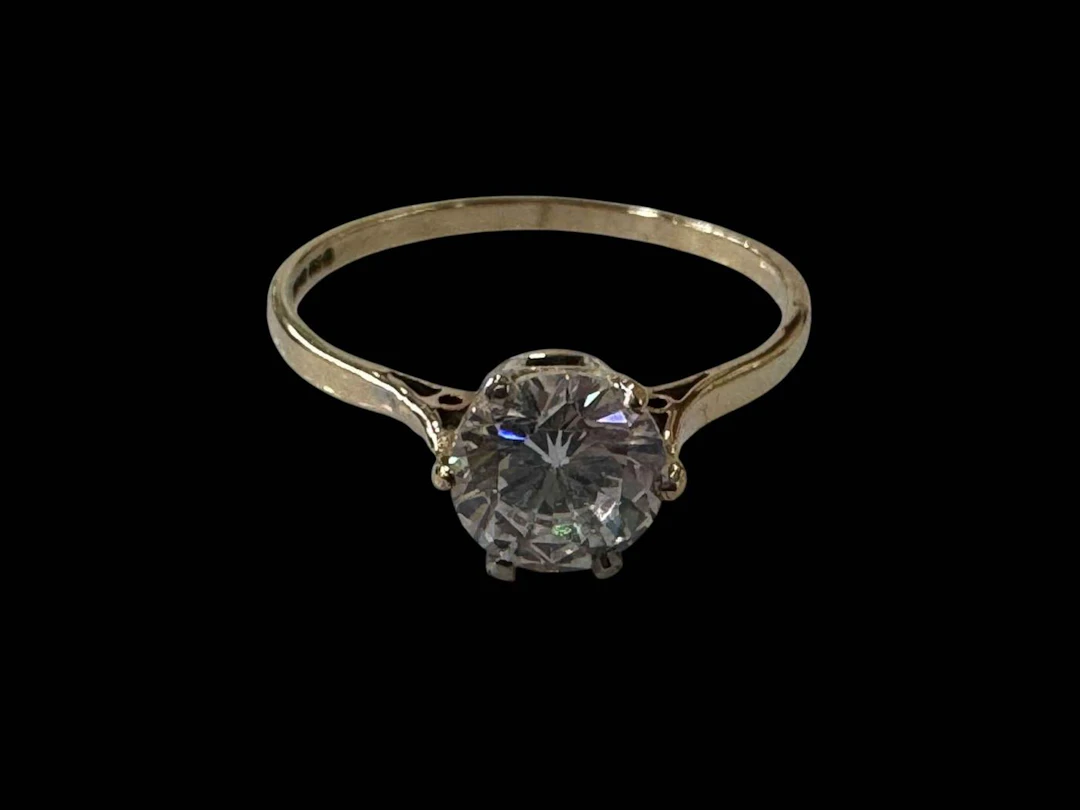 14 carat gold cubic zirconia solitaire ring, size R.