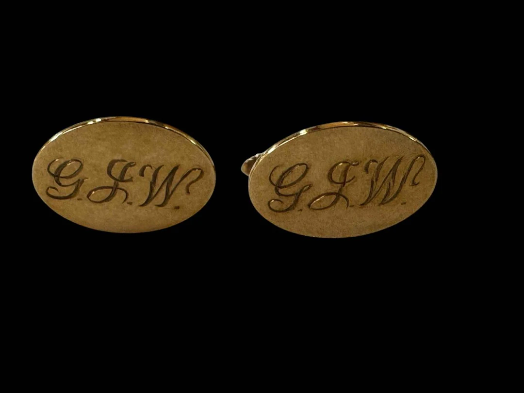 Pair 9 carat gold cufflinks, bearing initials.
