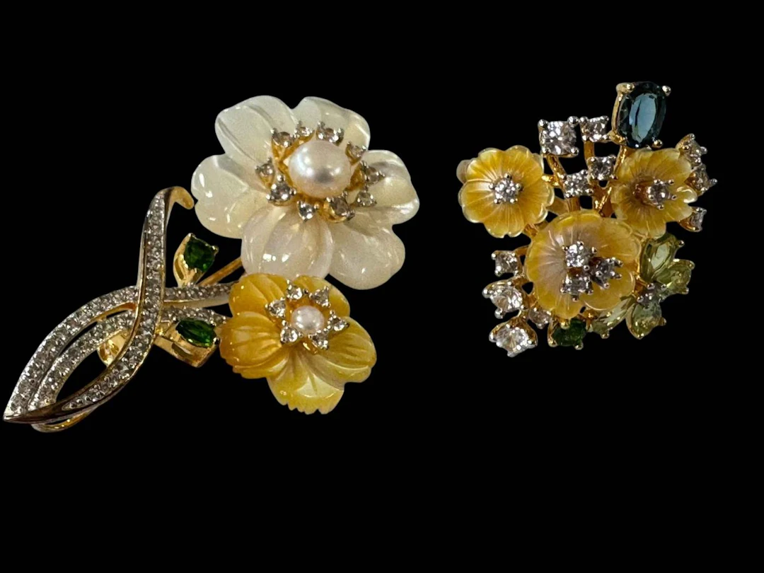 Ornate silver brooch and ring set with mother of pearl, diopside