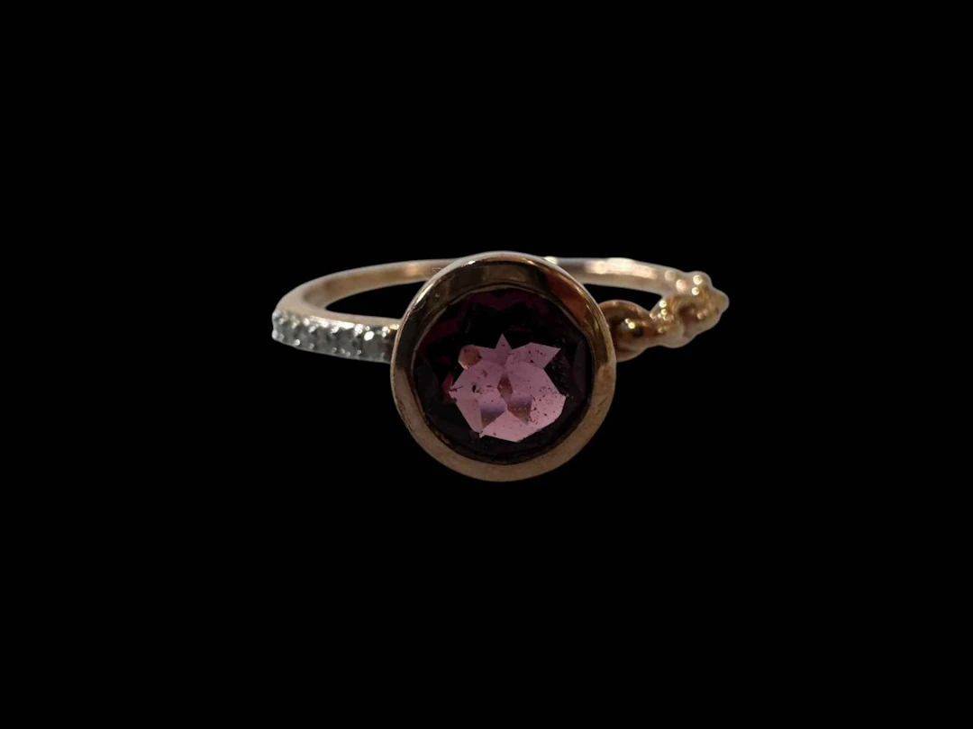 Comeria garnet and diamond 9 carat gold ring, size S.