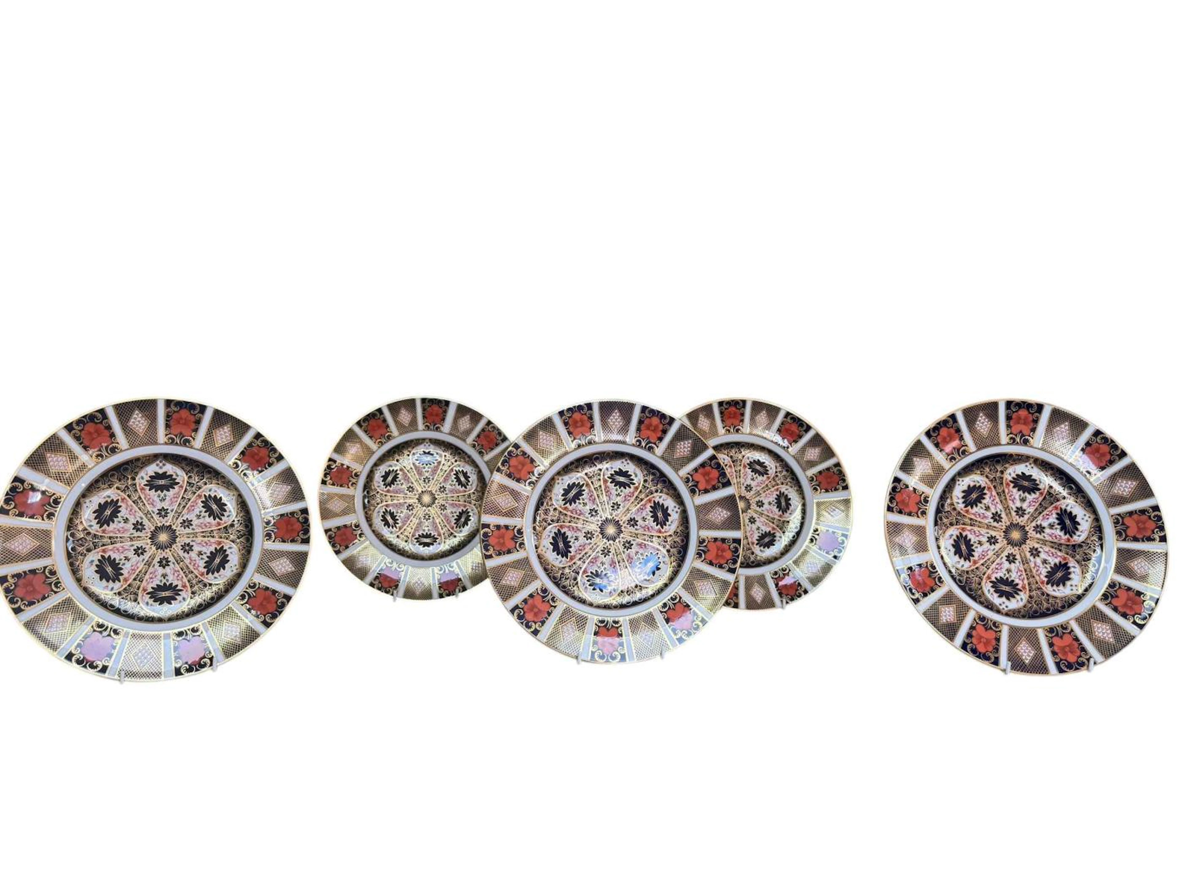 Five Royal Crown Derby Imari plates, 27cm diameter.