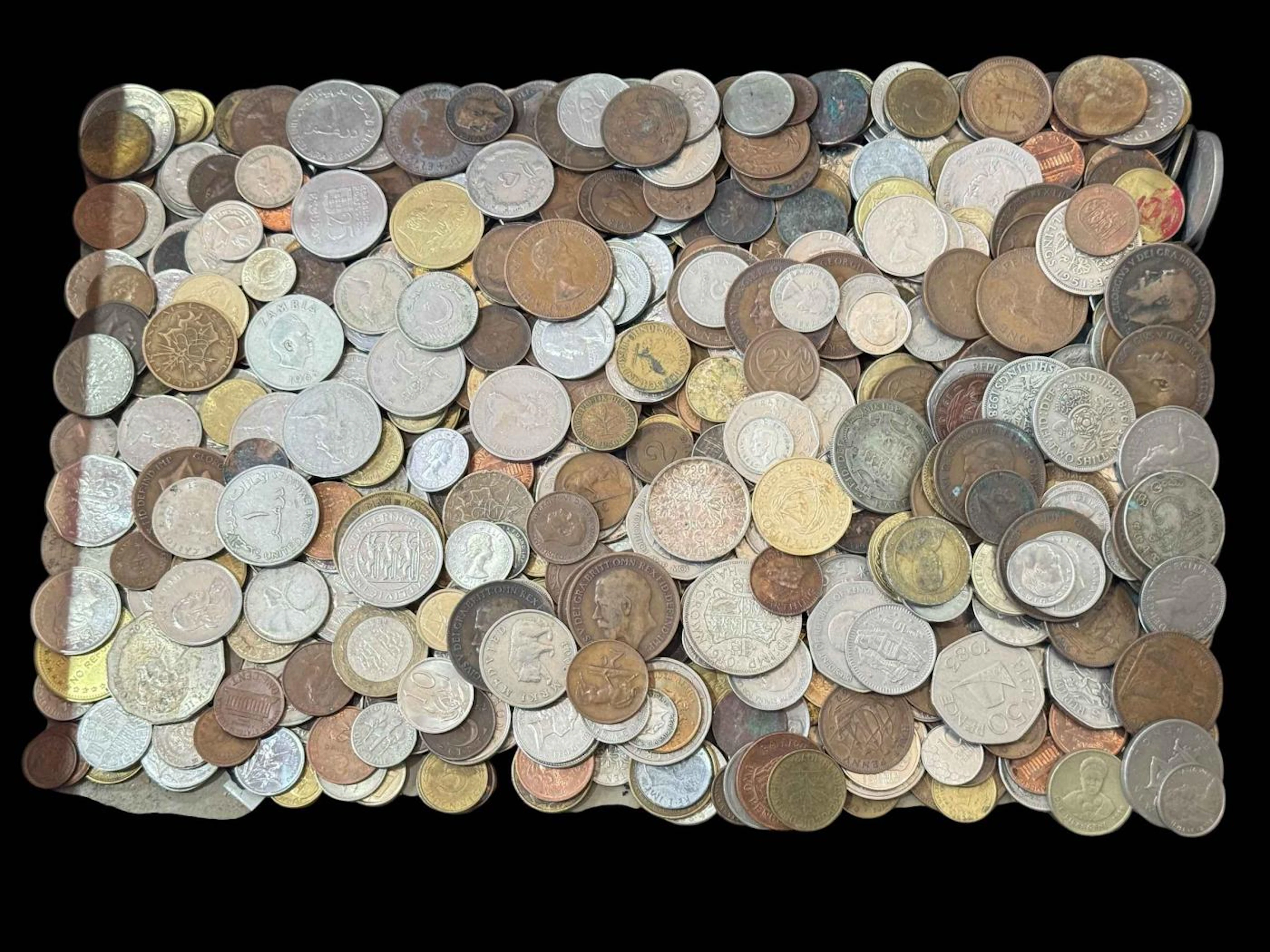 Collection of British and foreign coinage.