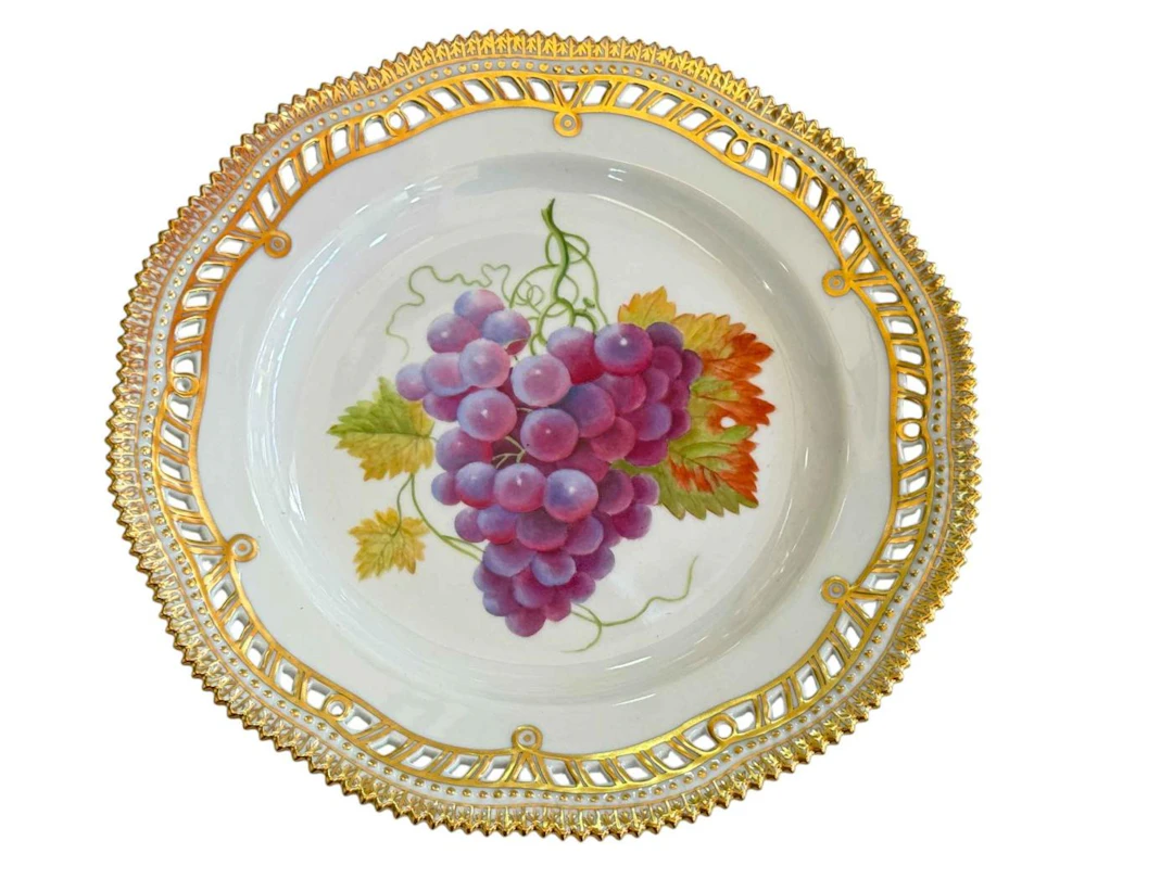 Royal Copenhagen Flora Danica plate painted with grapes on vine, having
