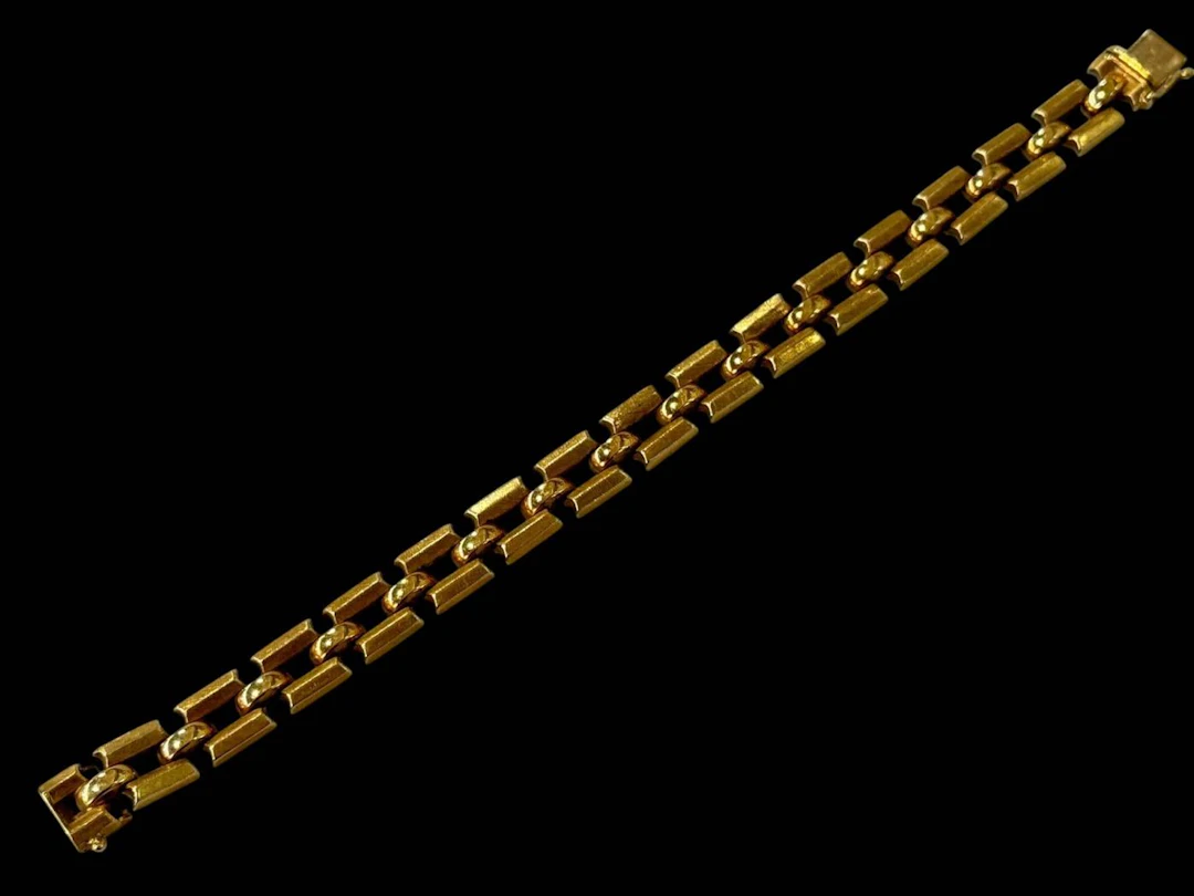 14 carat gold link bracelet with textured rectangular and shiny oval