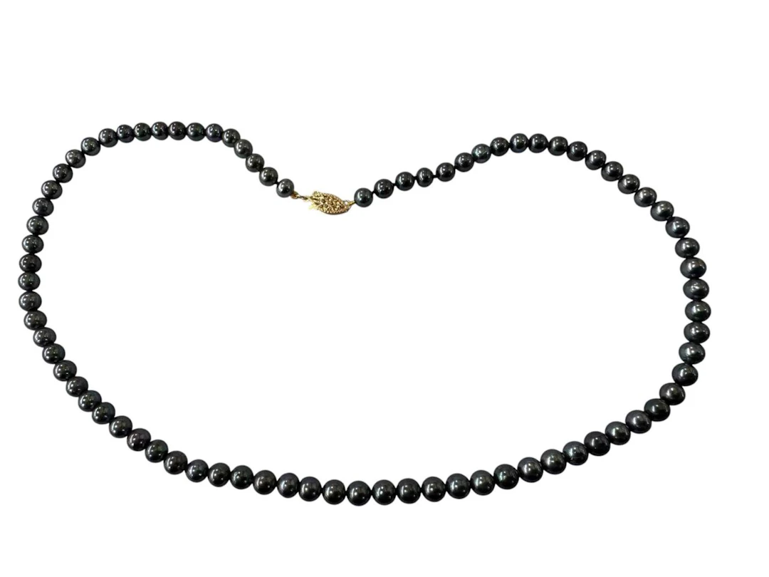 Akoya peacock pearl necklace with 9 carat gold clasp.