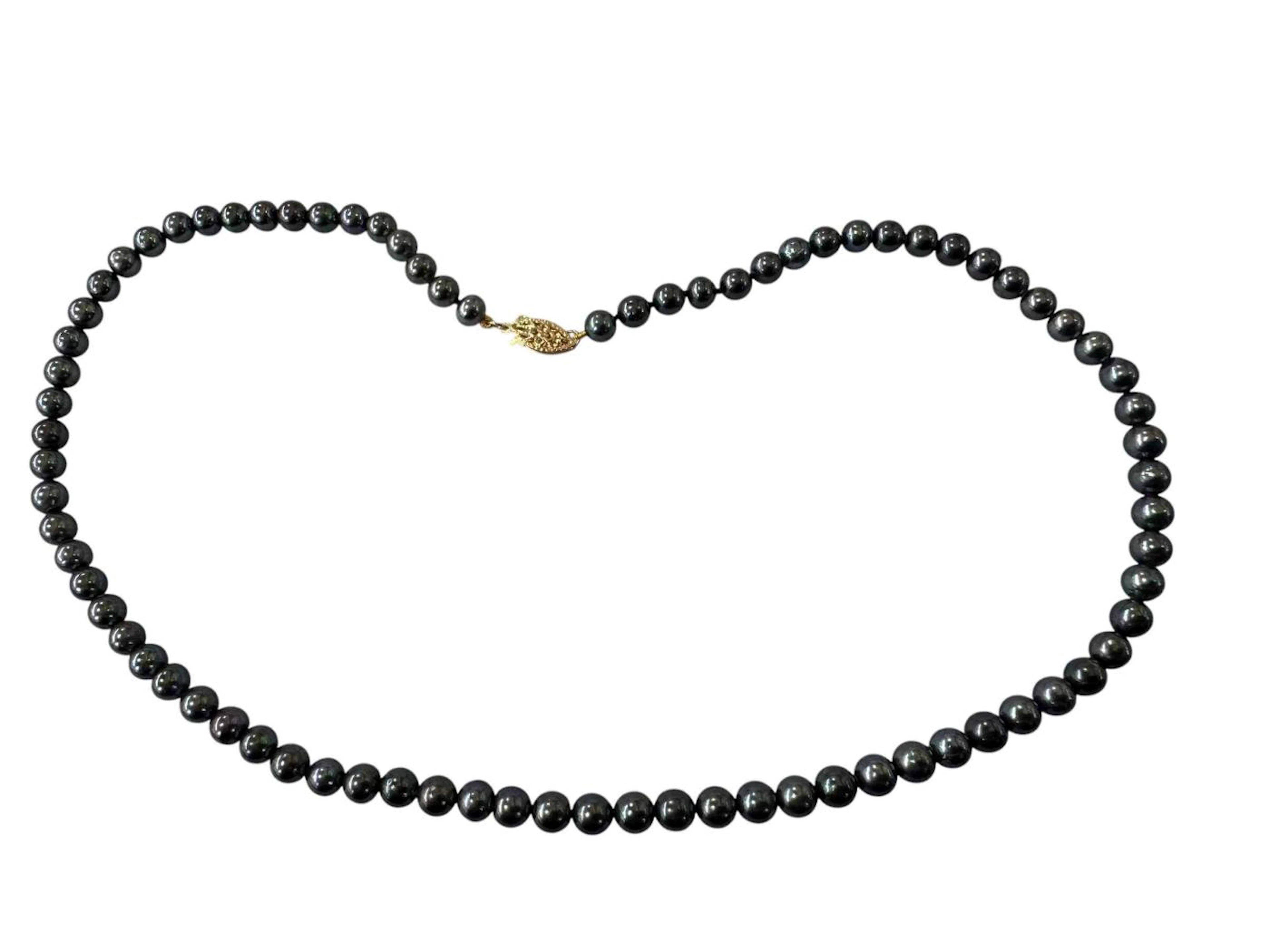 Akoya peacock pearl necklace with 9 carat gold clasp.