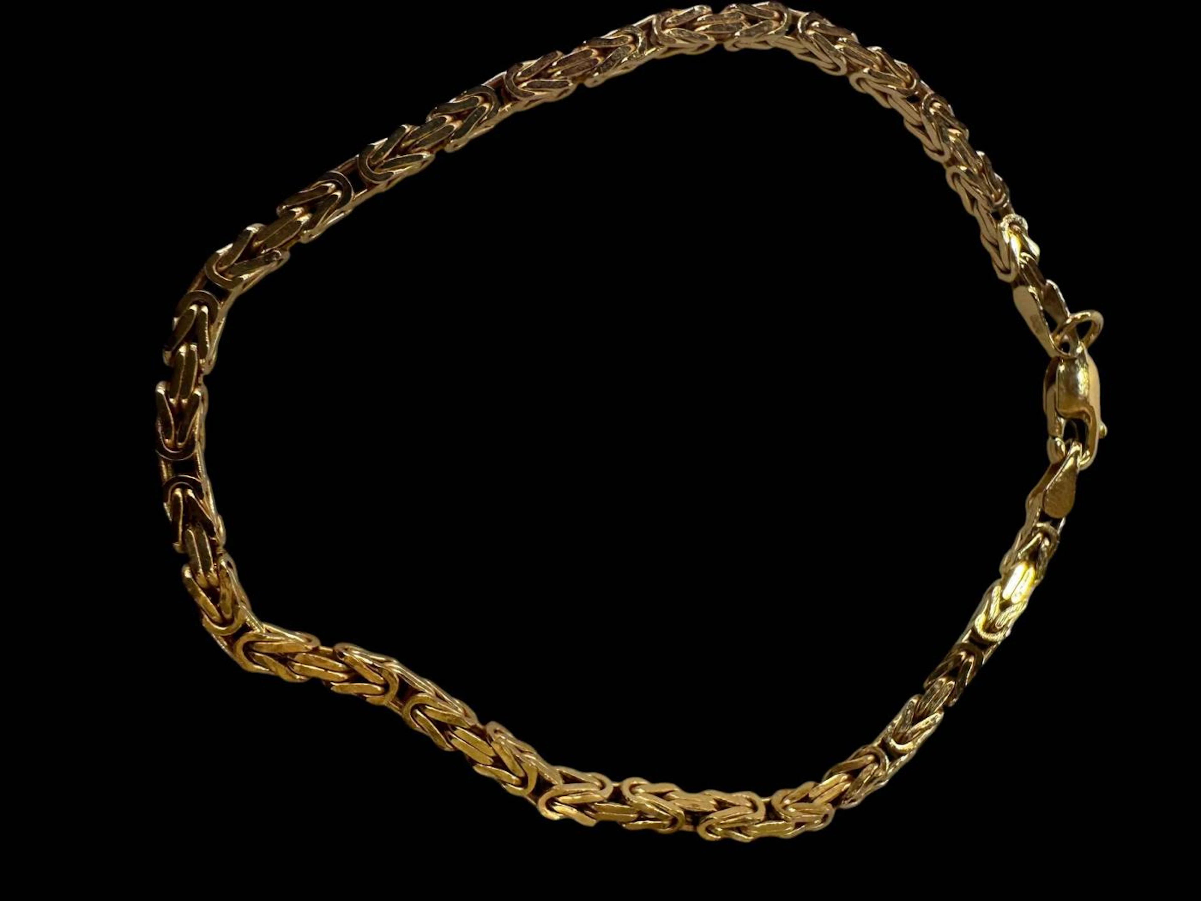 9 carat gold Byzantine bracelet.