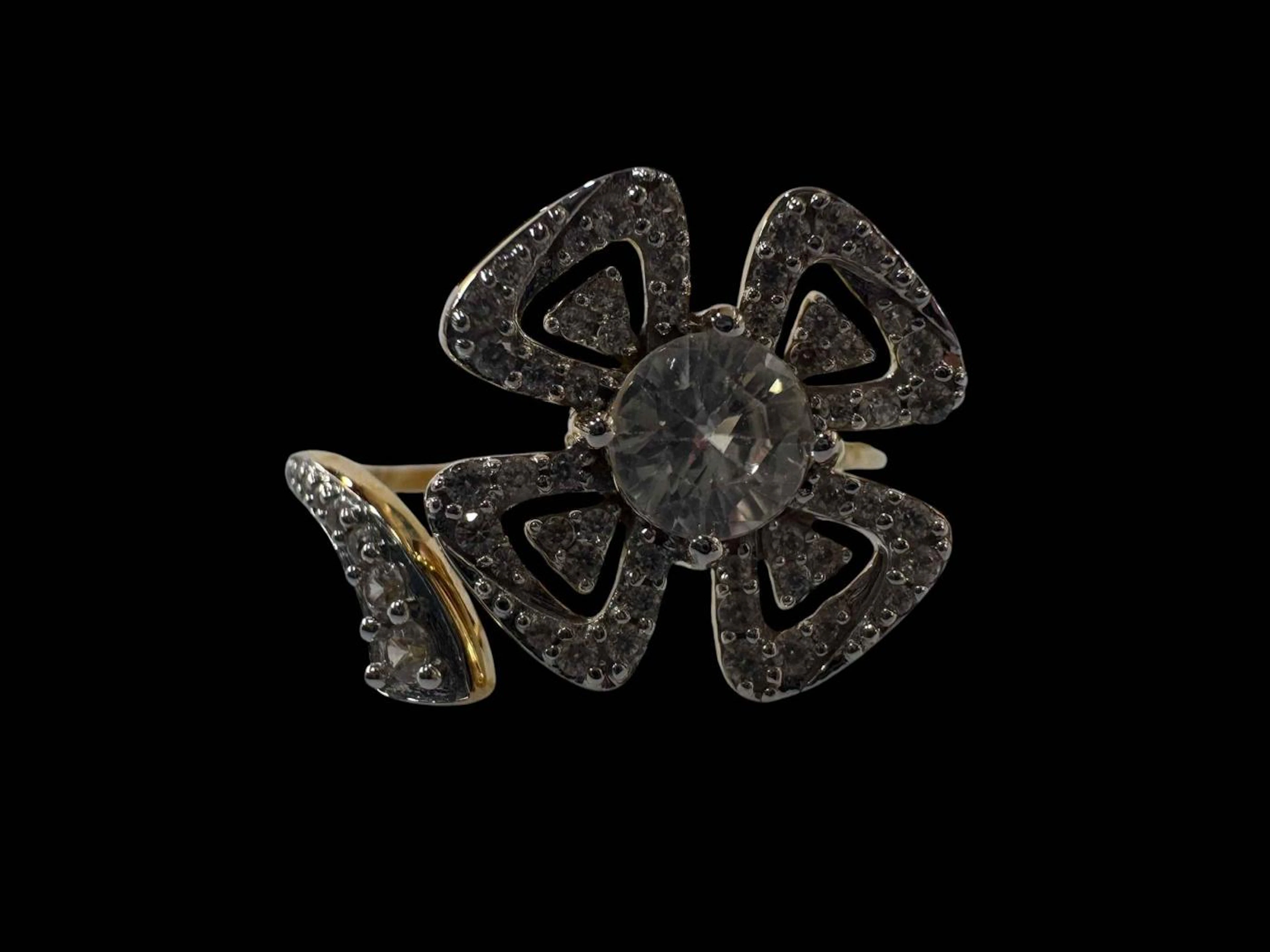 Zircon flower design 9 carat gold ring, size S/T.