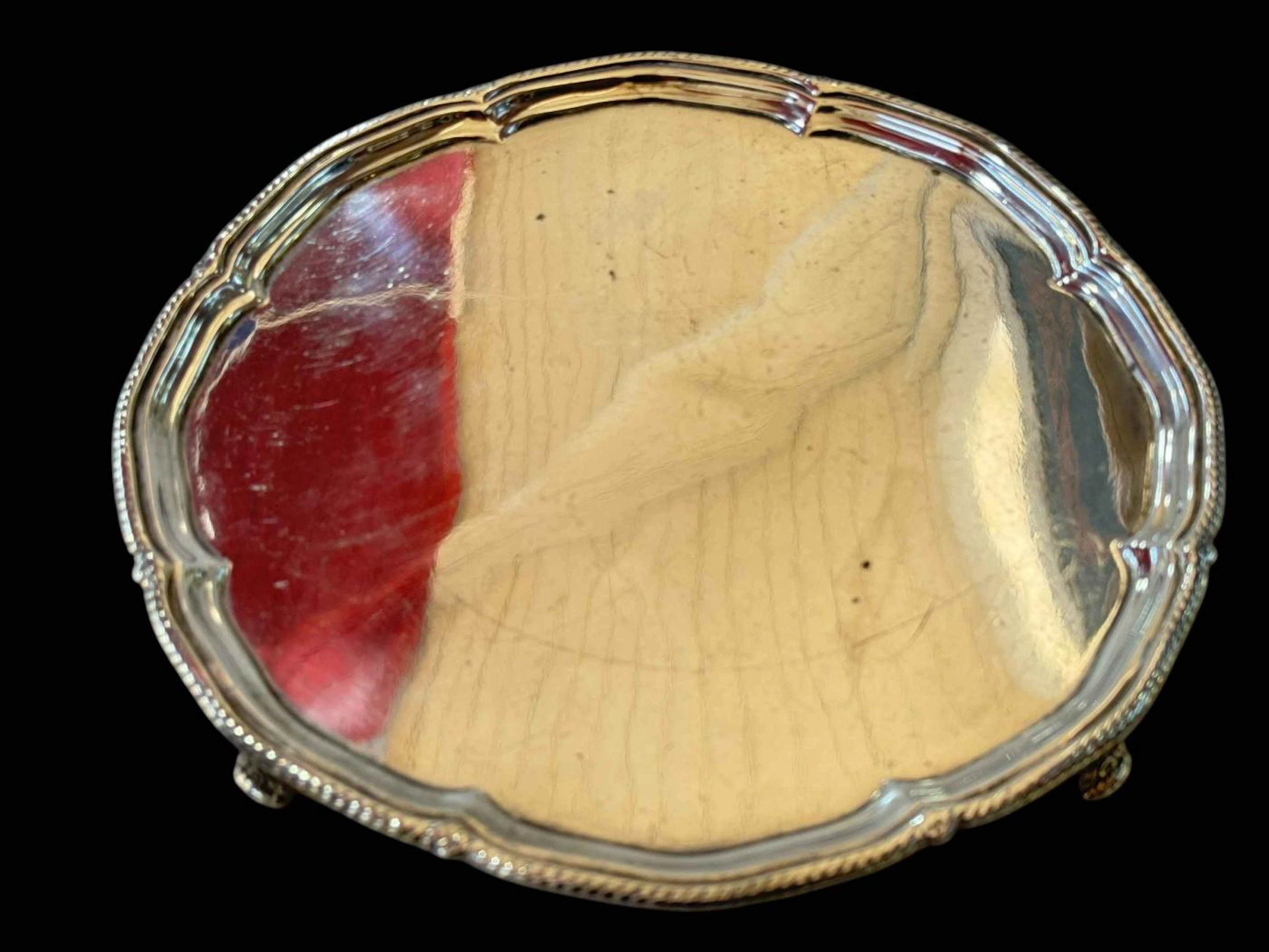 Edwardian silver salver with gadroon rim, Sheffield 1902, 25.5cm diameter.