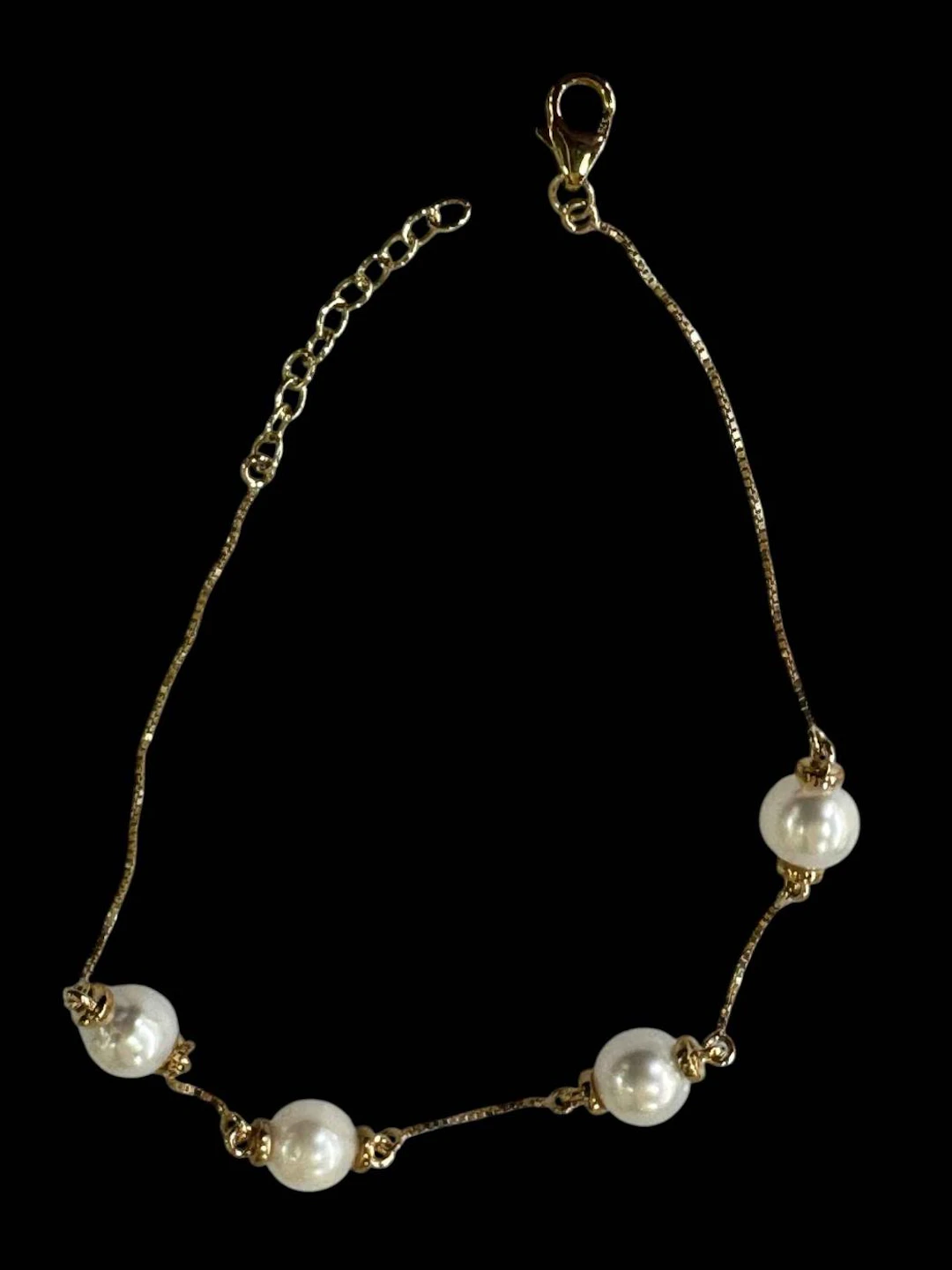 9k gold South Sea cultured pearl bracelet, boxed and with certificate.
