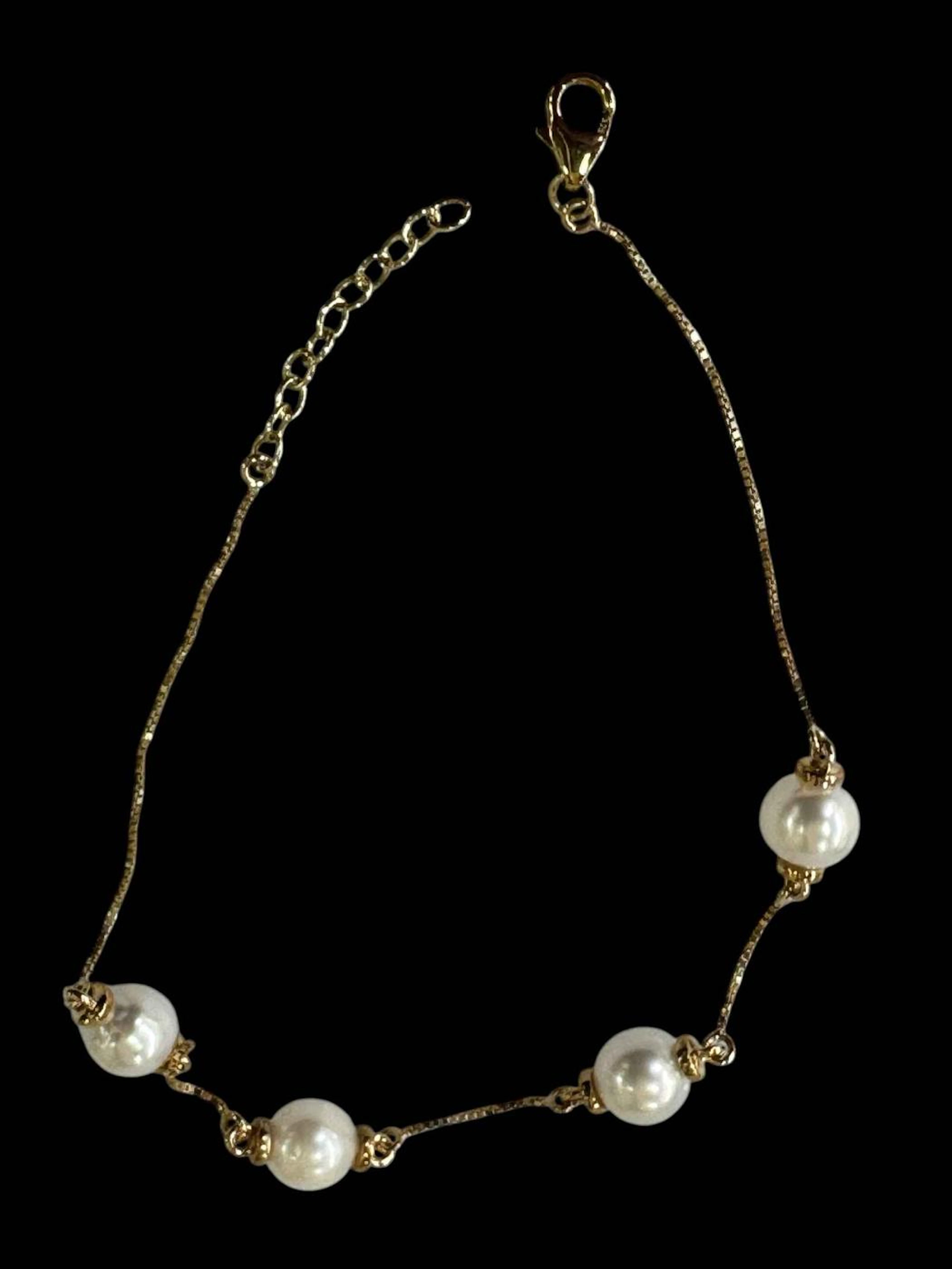 9k gold South Sea cultured pearl bracelet, boxed and with certificate.