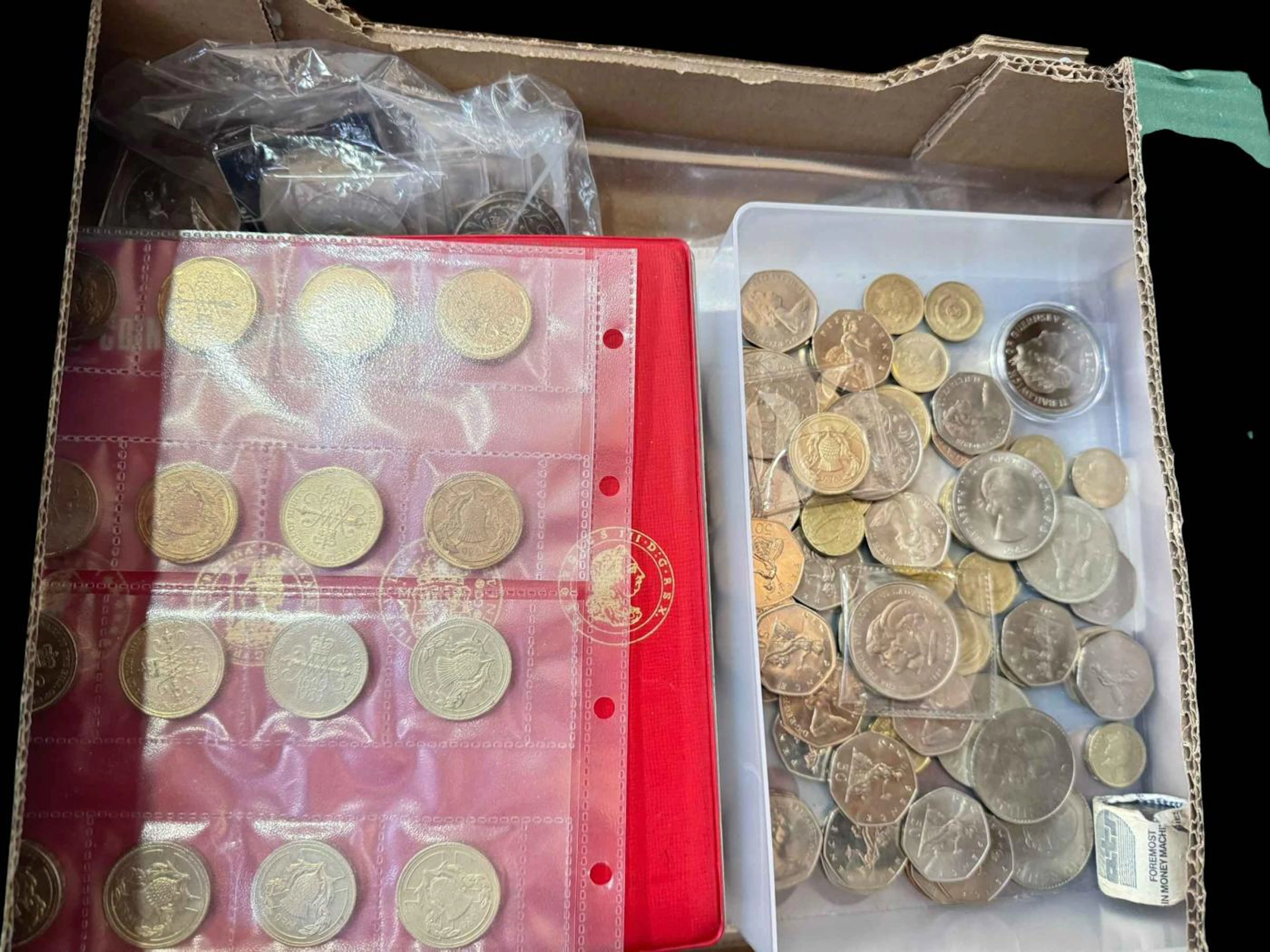 Coinage including one and two pound coins, 50 pences, etc.